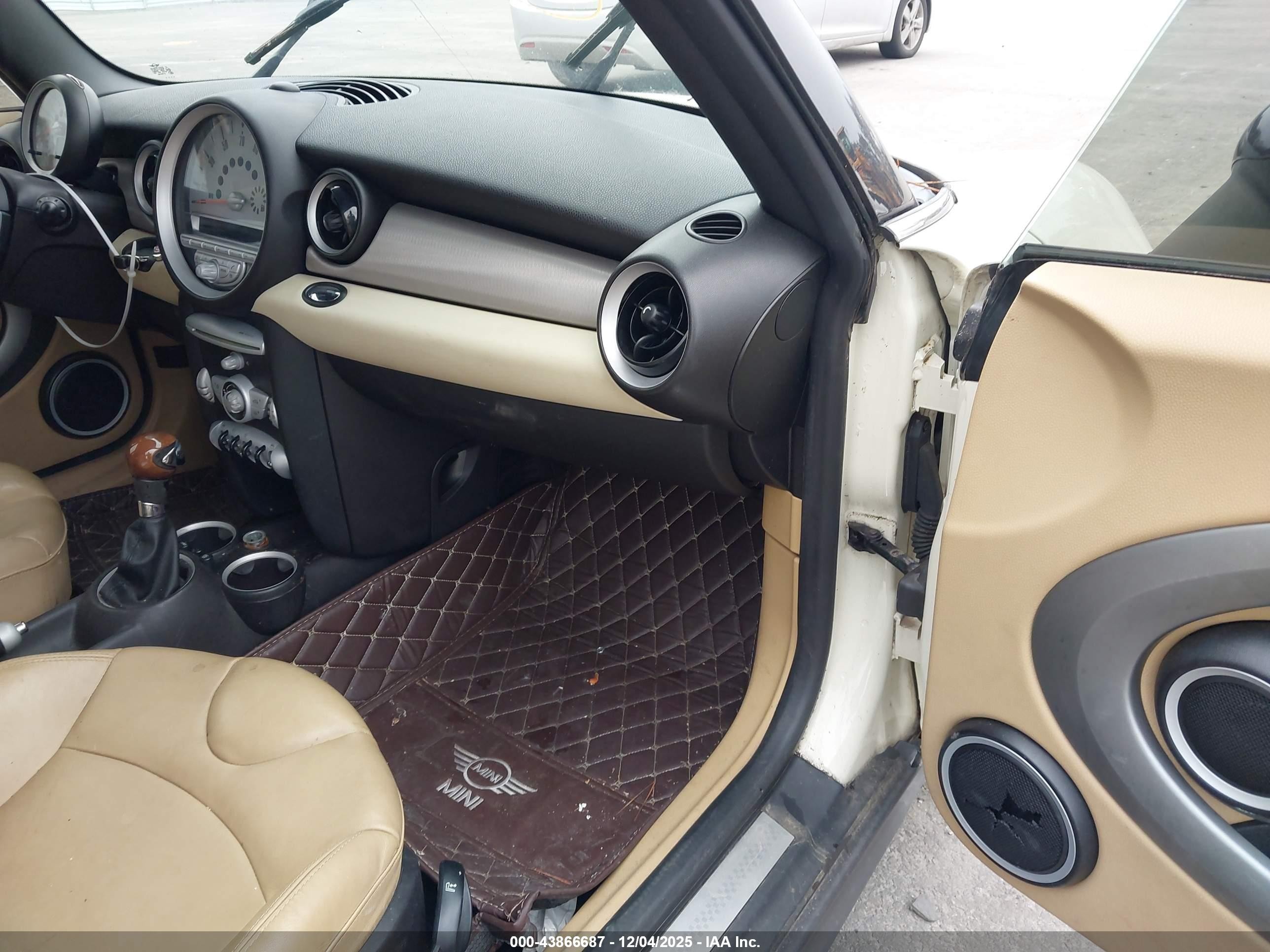 2008 Mini Cooper S Clubman   Beige vin: WMWMM33588TP87351