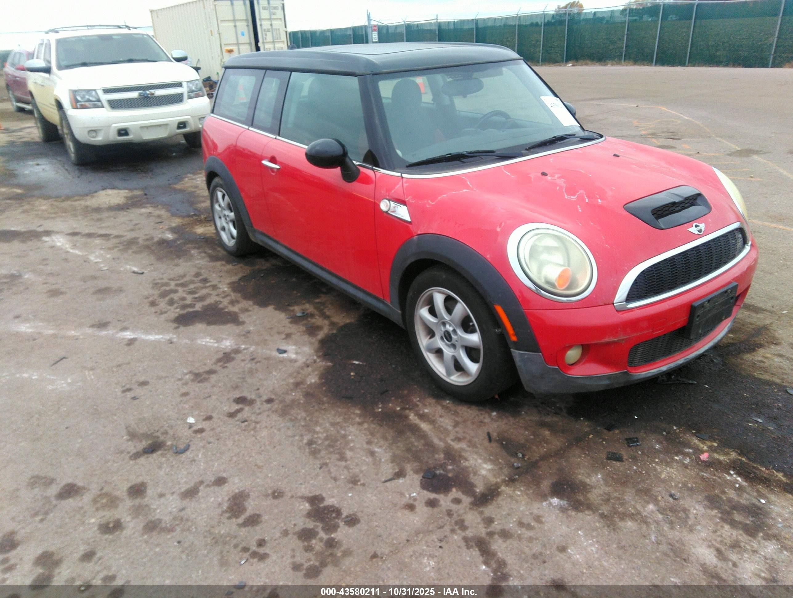 2008 Mini Cooper S Clubman   Red vin: WMWMM33598TP71255