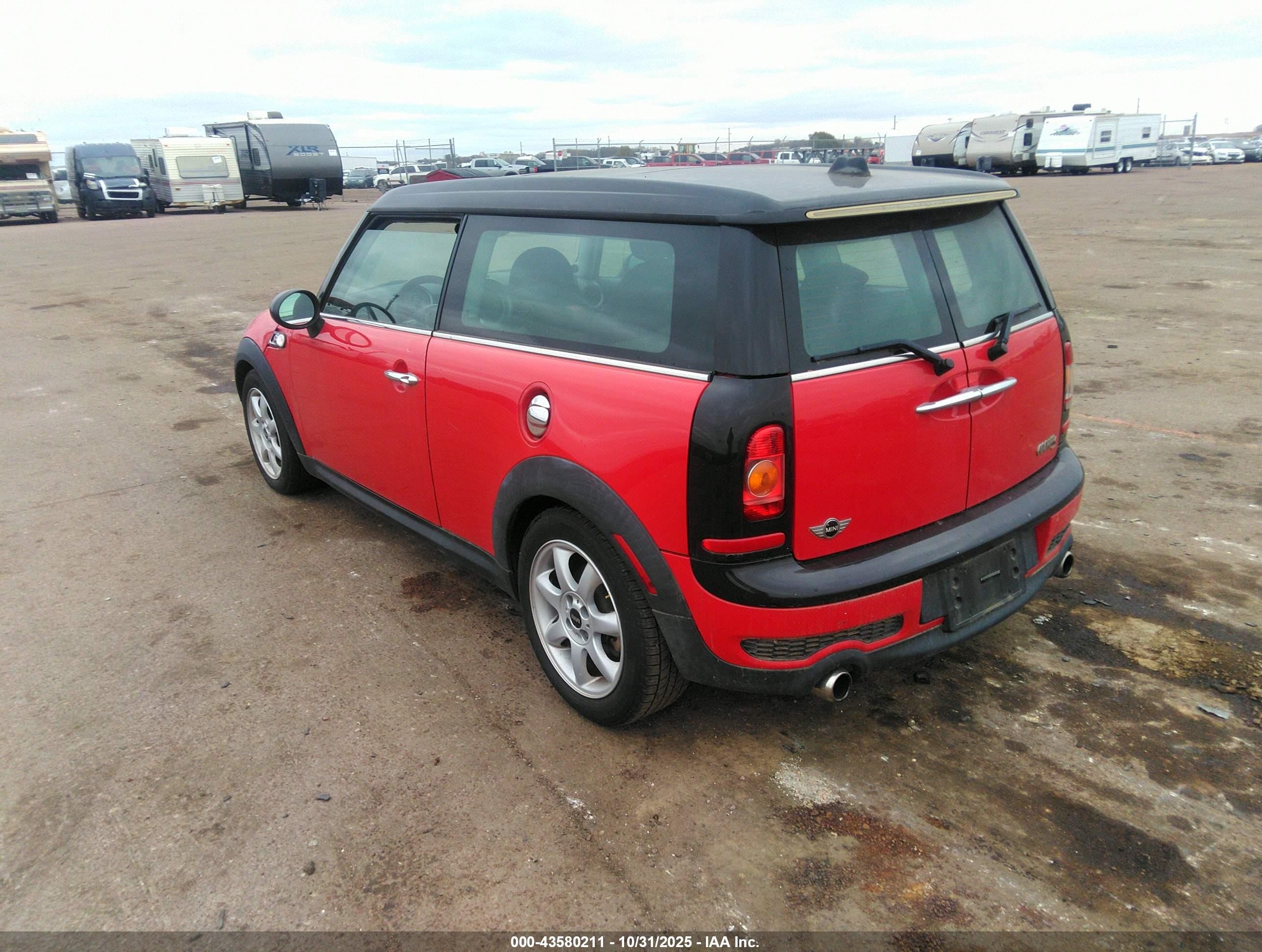 2008 Mini Cooper S Clubman   Red vin: WMWMM33598TP71255