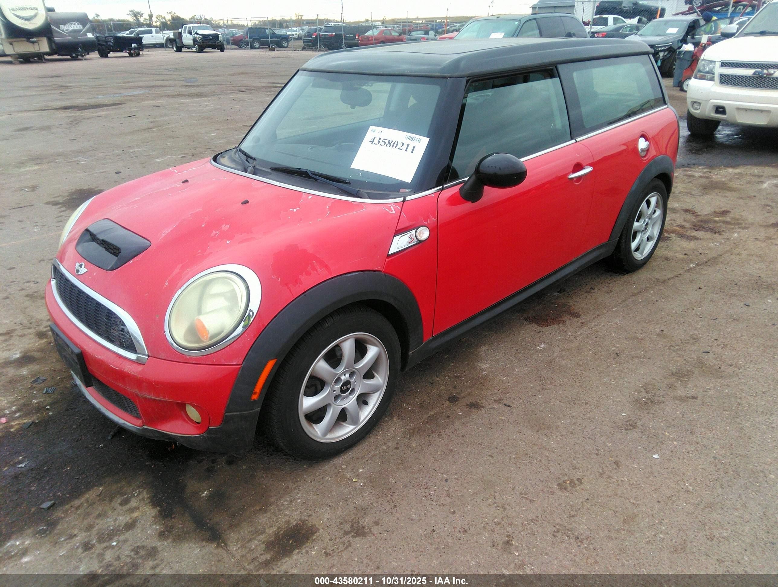 2008 Mini Cooper S Clubman   Red vin: WMWMM33598TP71255
