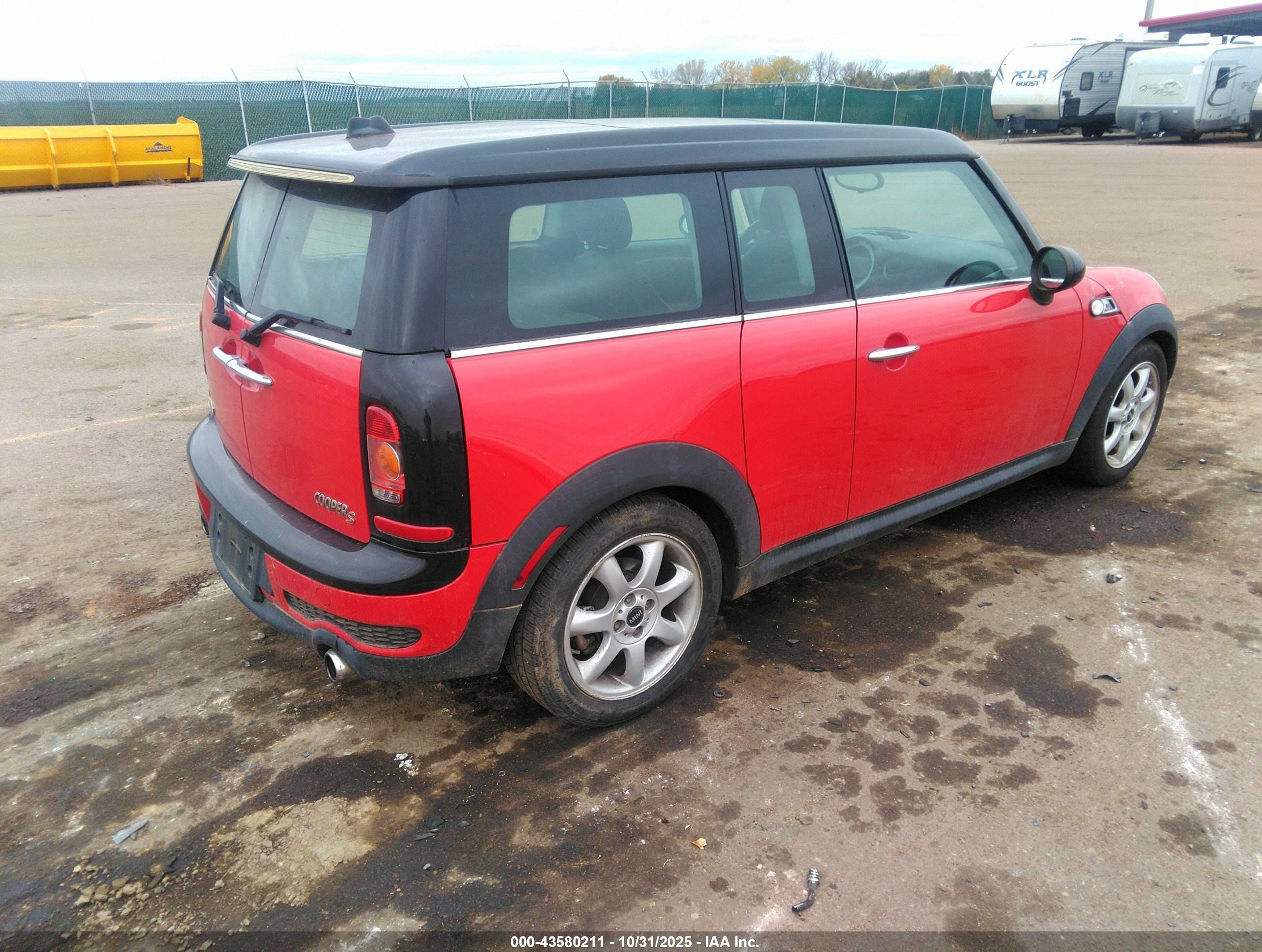 2008 Mini Cooper S Clubman   Red vin: WMWMM33598TP71255