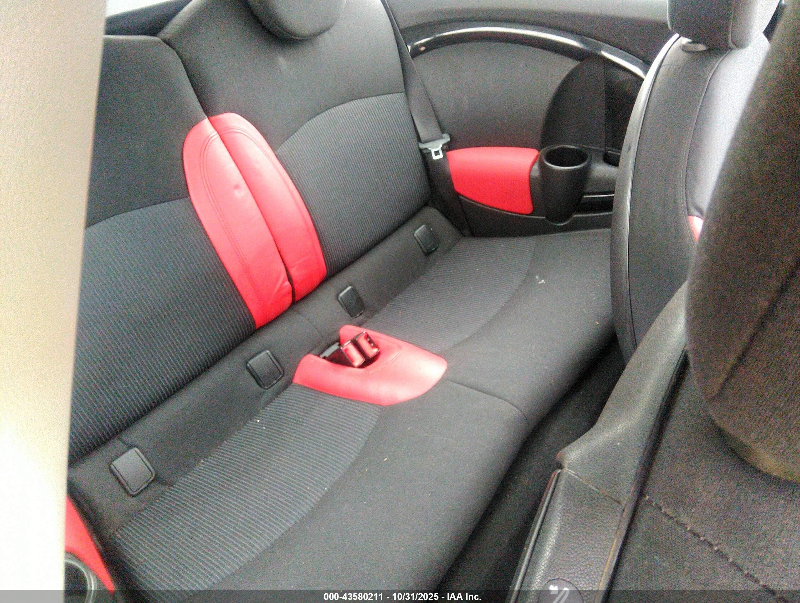 2008 Mini Cooper S Clubman   Red vin: WMWMM33598TP71255