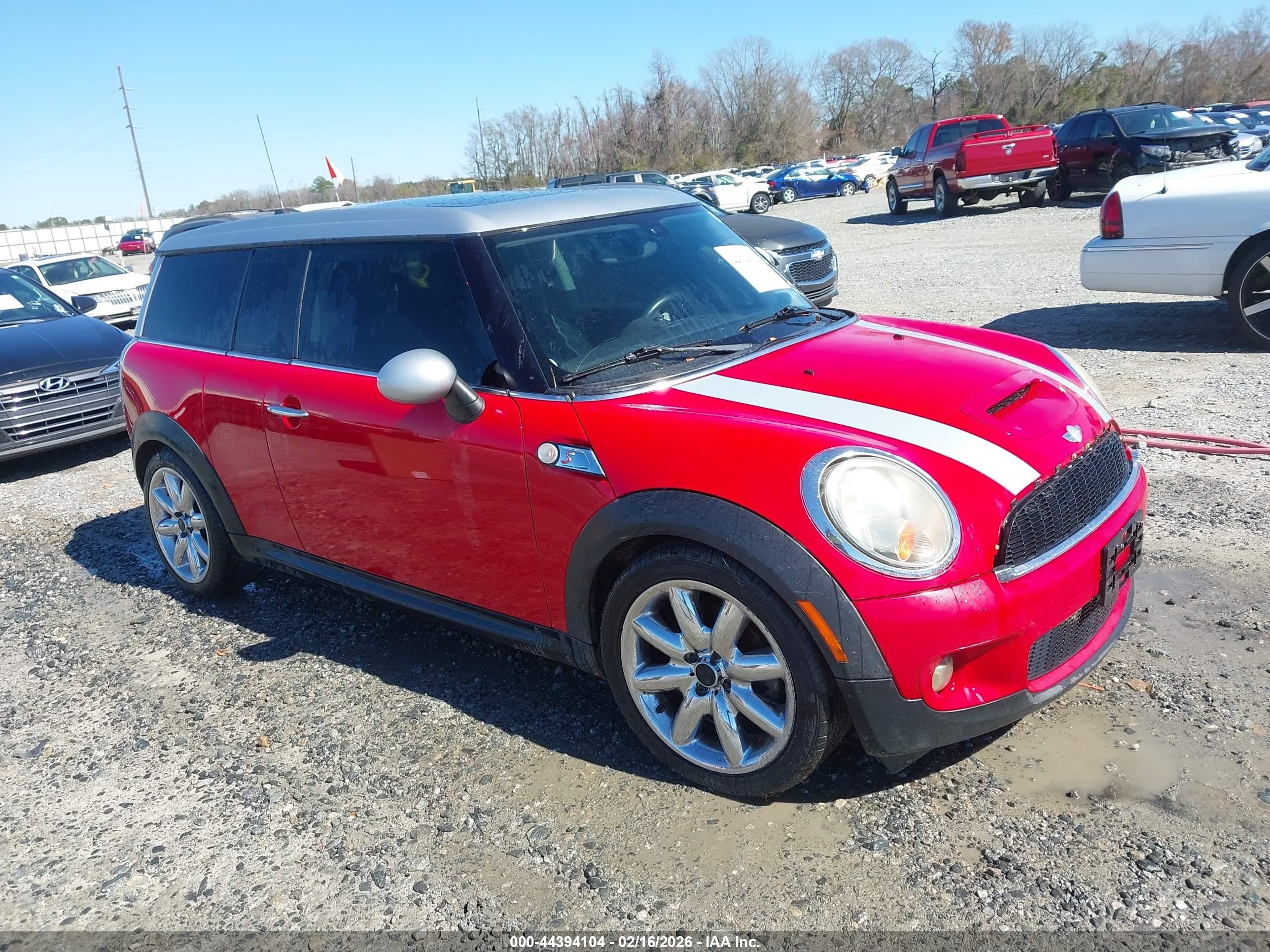 2008 Mini Cooper S Clubman   Red vin: WMWMM335X8TP87965