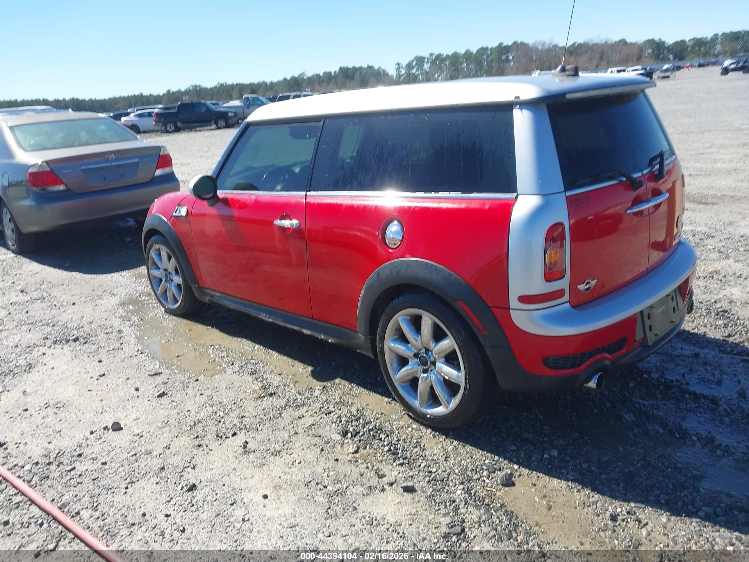 2008 Mini Cooper S Clubman   Red vin: WMWMM335X8TP87965
