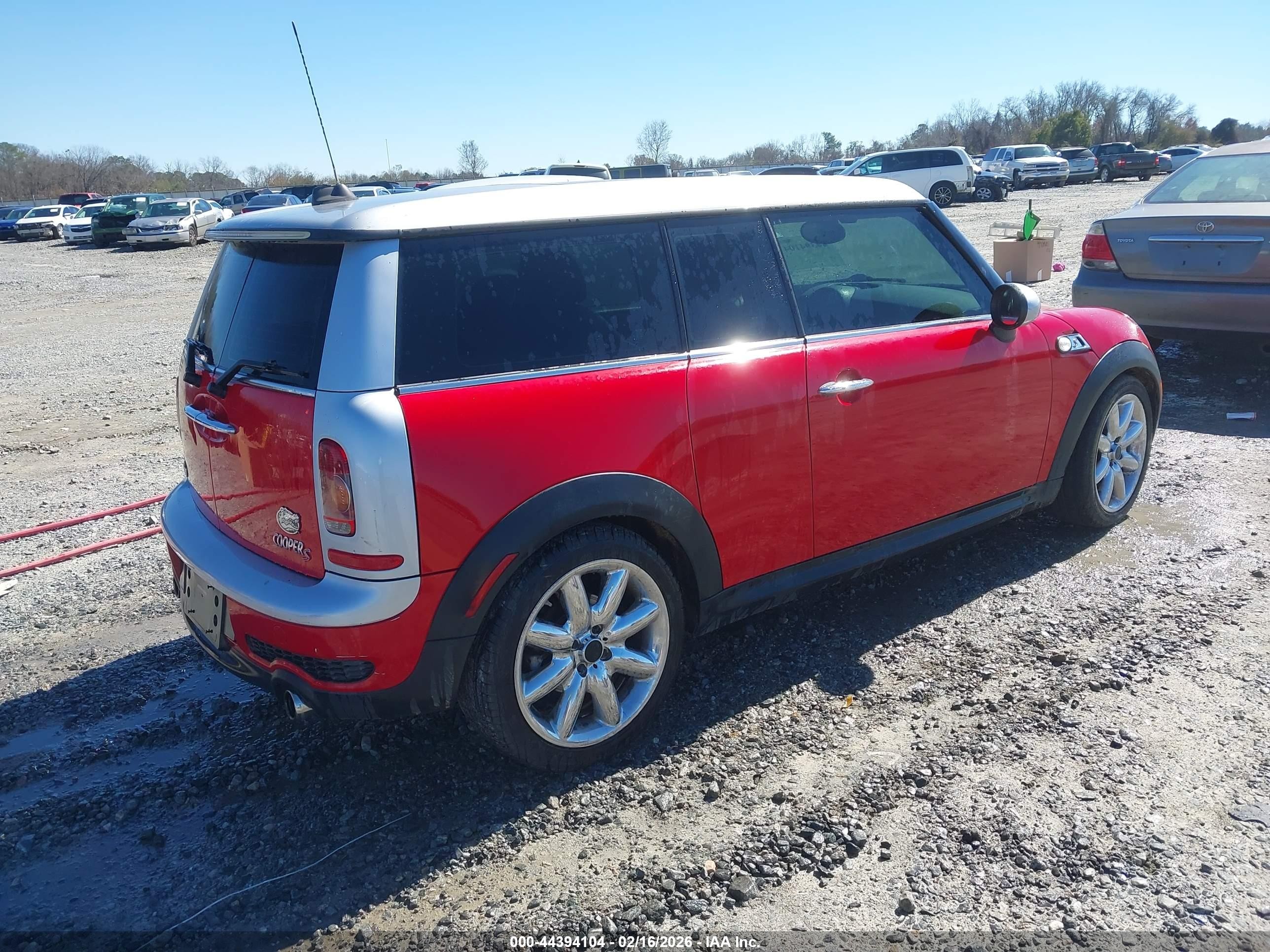 2008 Mini Cooper S Clubman   Red vin: WMWMM335X8TP87965
