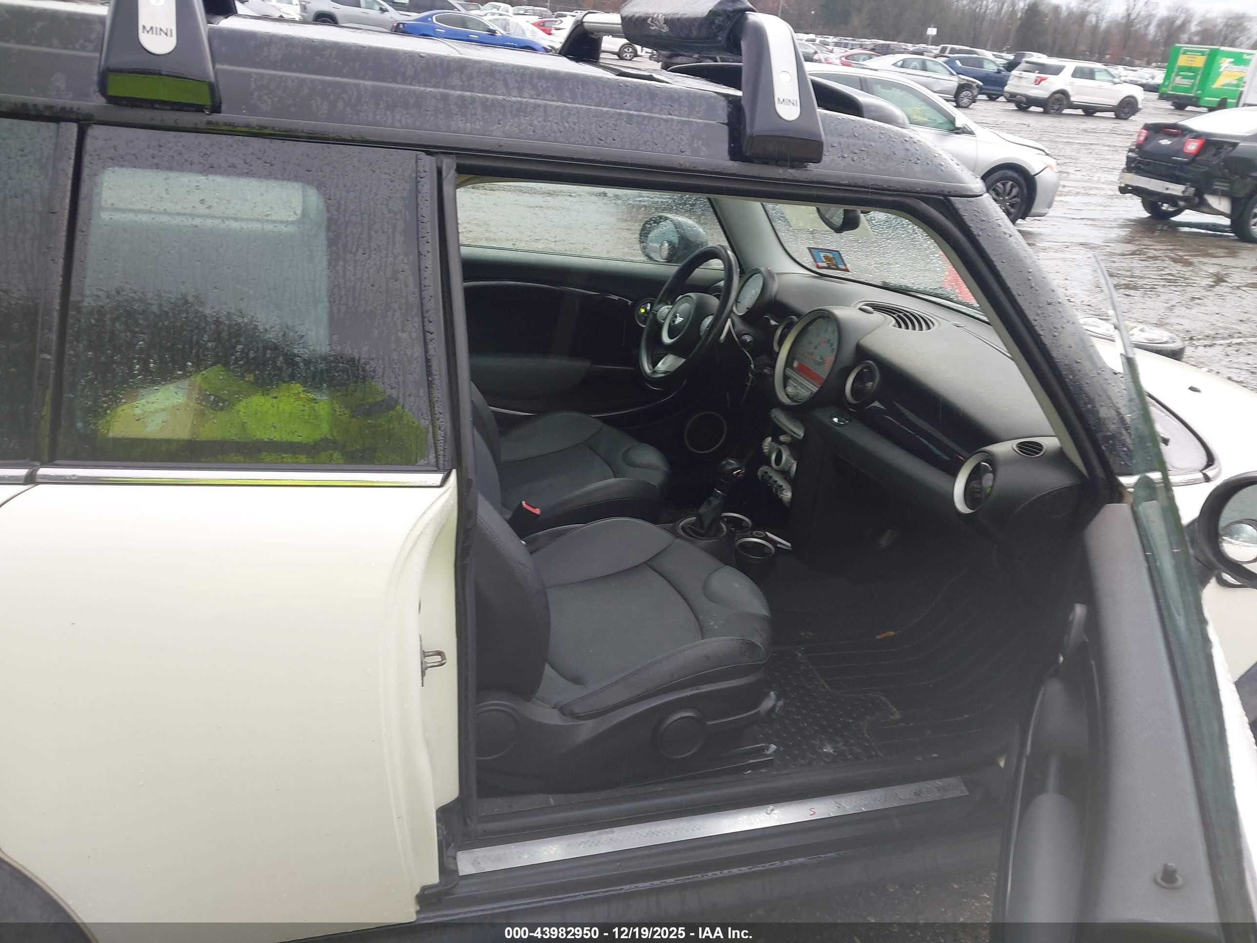 2010 Mini Cooper S Clubman   White vin: WMWMM3C50ATZ33179
