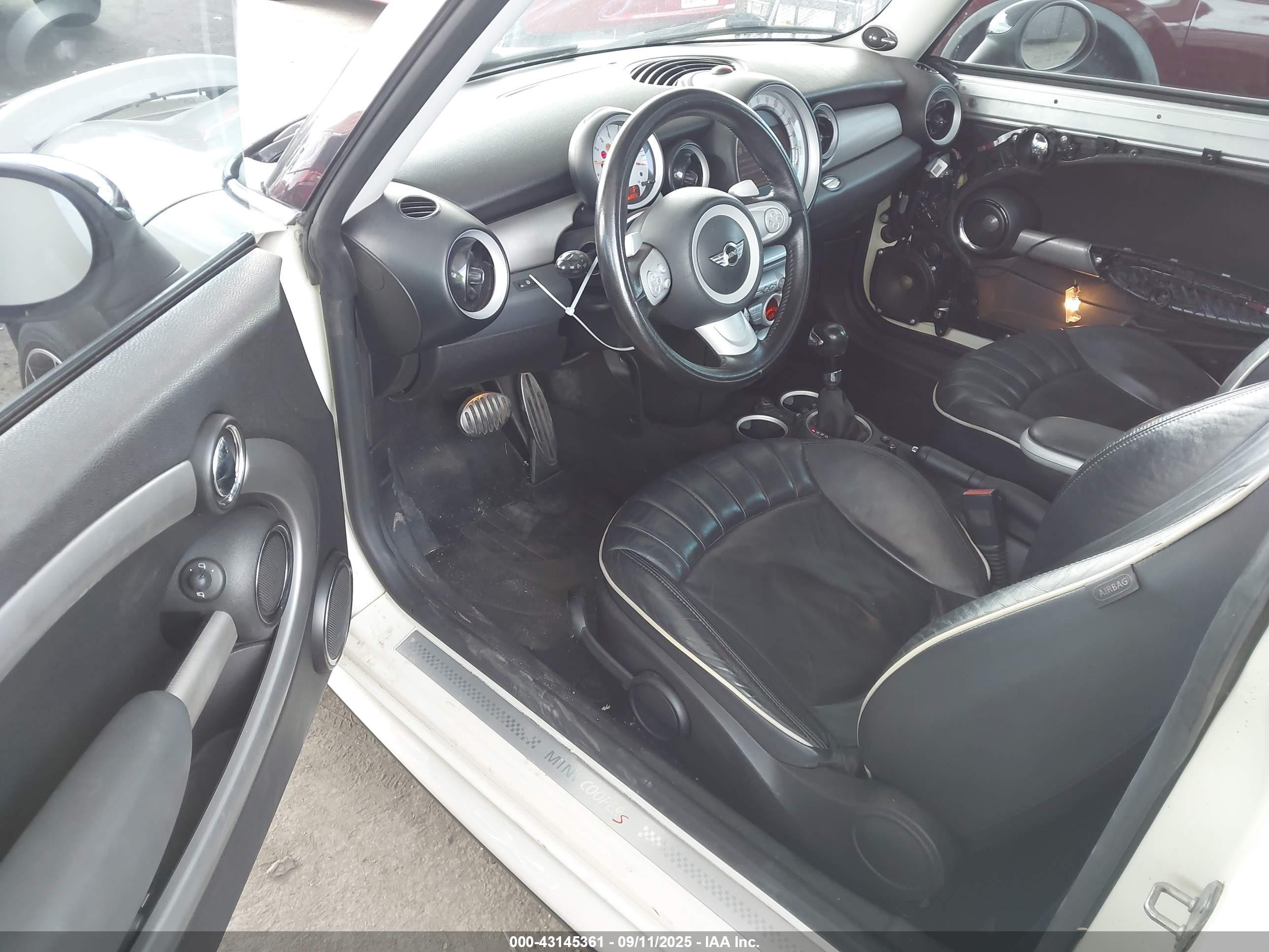 2010 Mini Cooper S Clubman   White vin: WMWMM3C52ATP94169