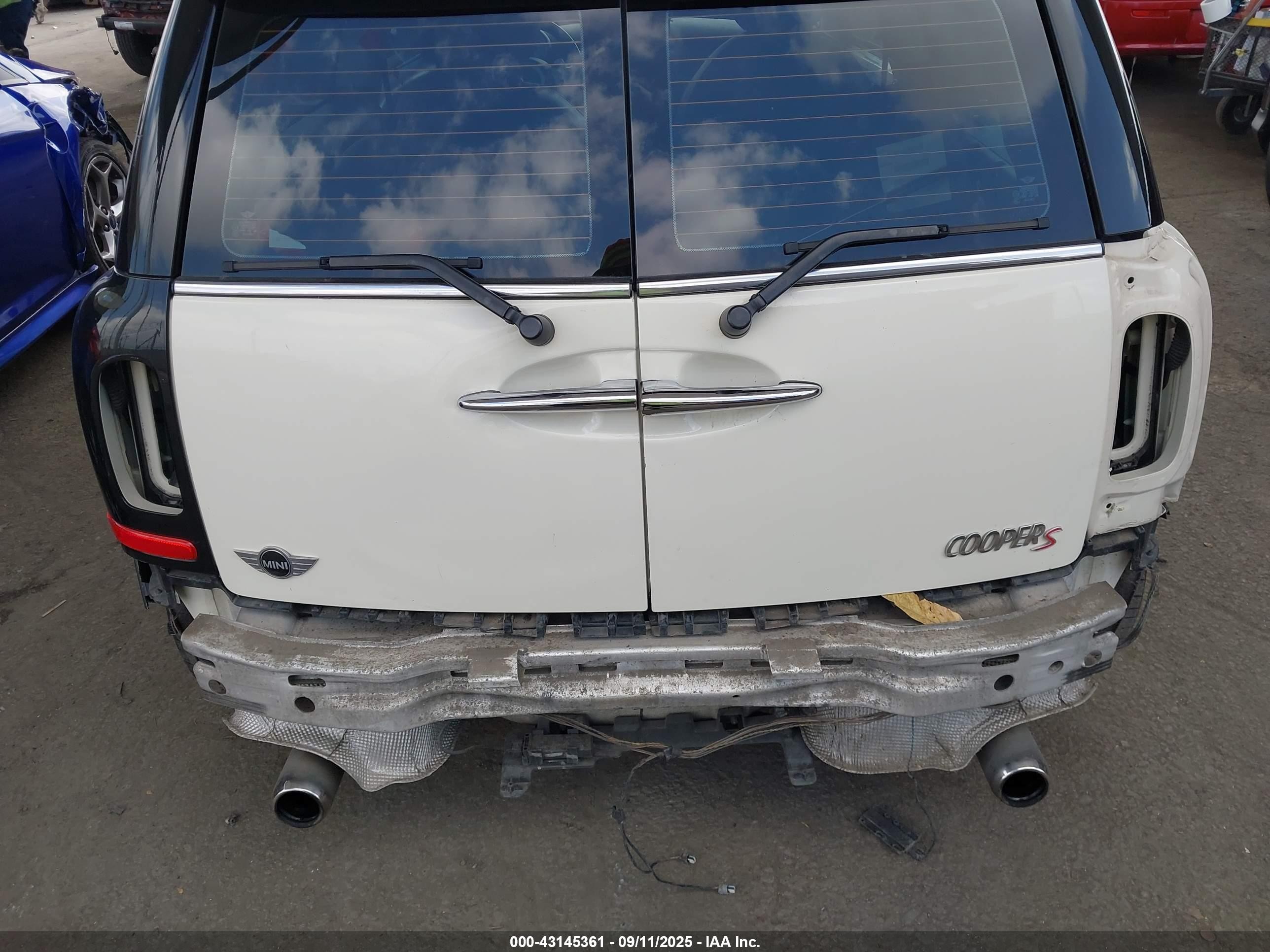 2010 Mini Cooper S Clubman   White vin: WMWMM3C52ATP94169