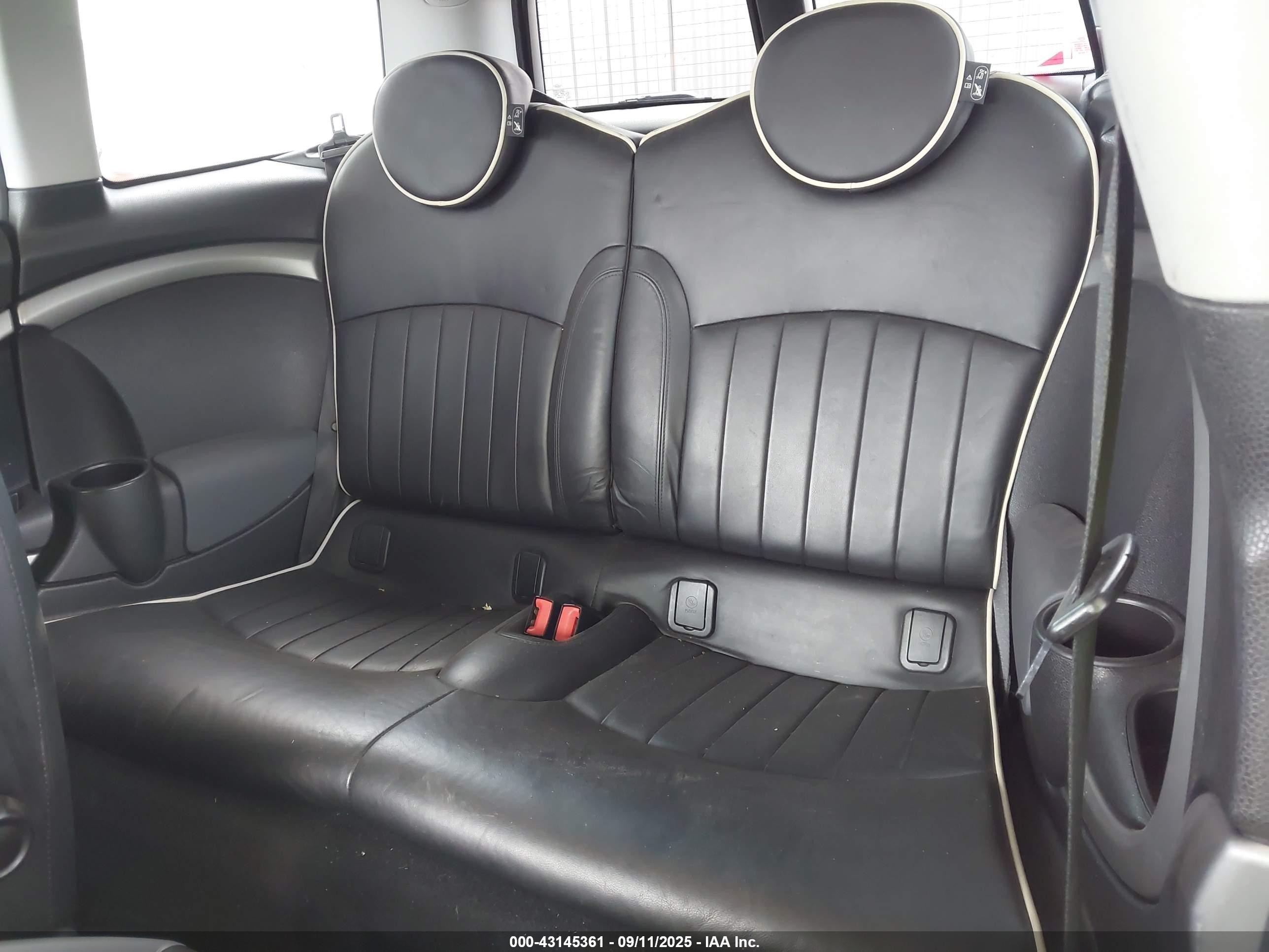 2010 Mini Cooper S Clubman   White vin: WMWMM3C52ATP94169