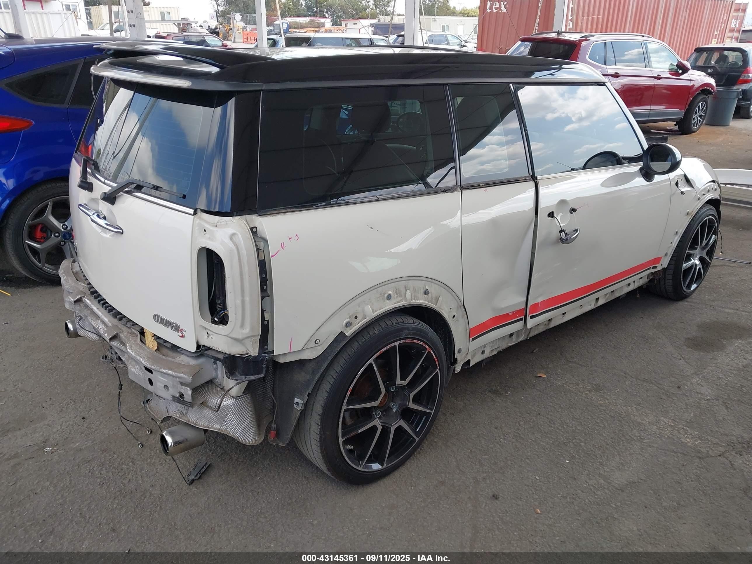 2010 Mini Cooper S Clubman   White vin: WMWMM3C52ATP94169