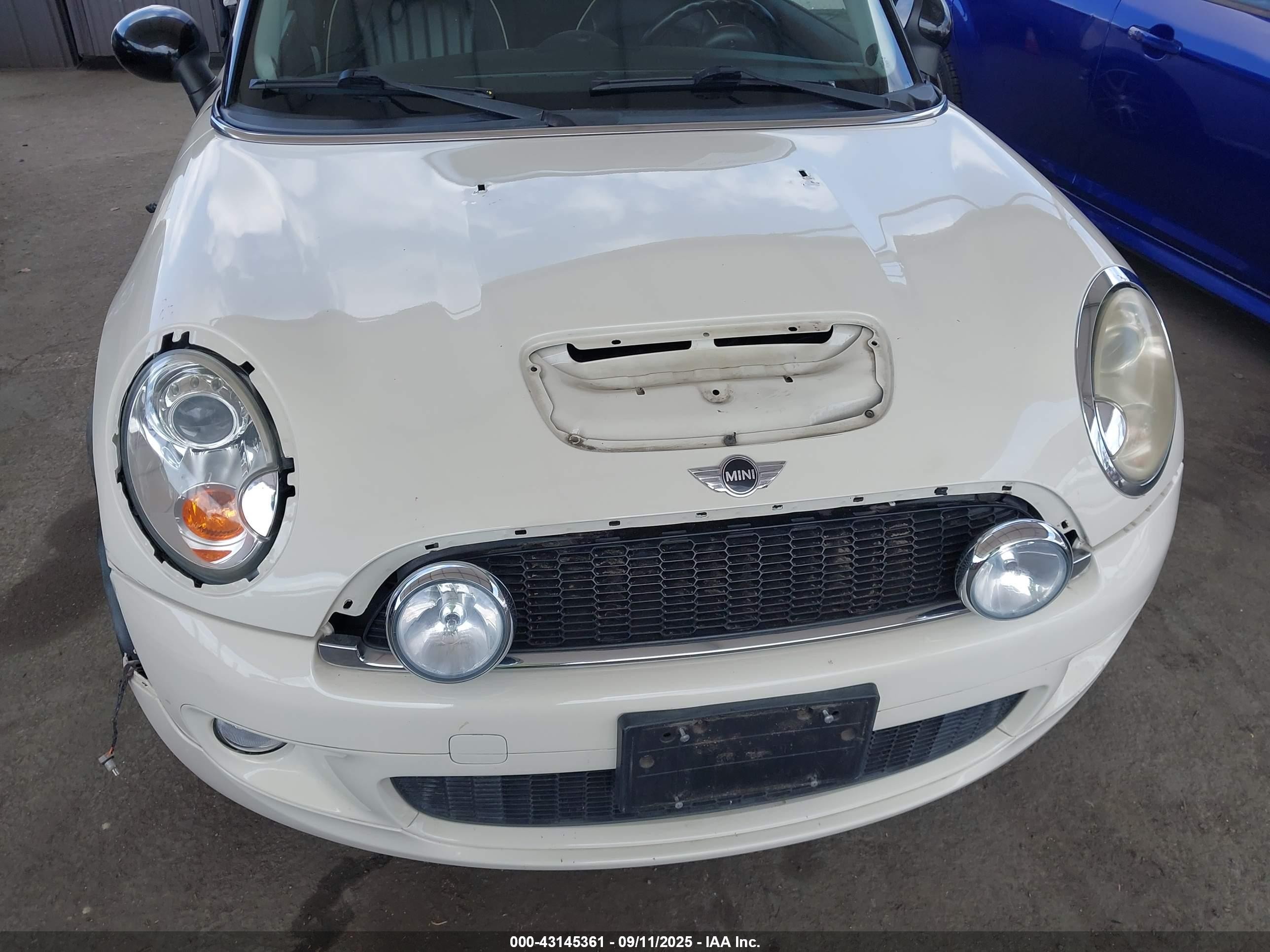 2010 Mini Cooper S Clubman   White vin: WMWMM3C52ATP94169