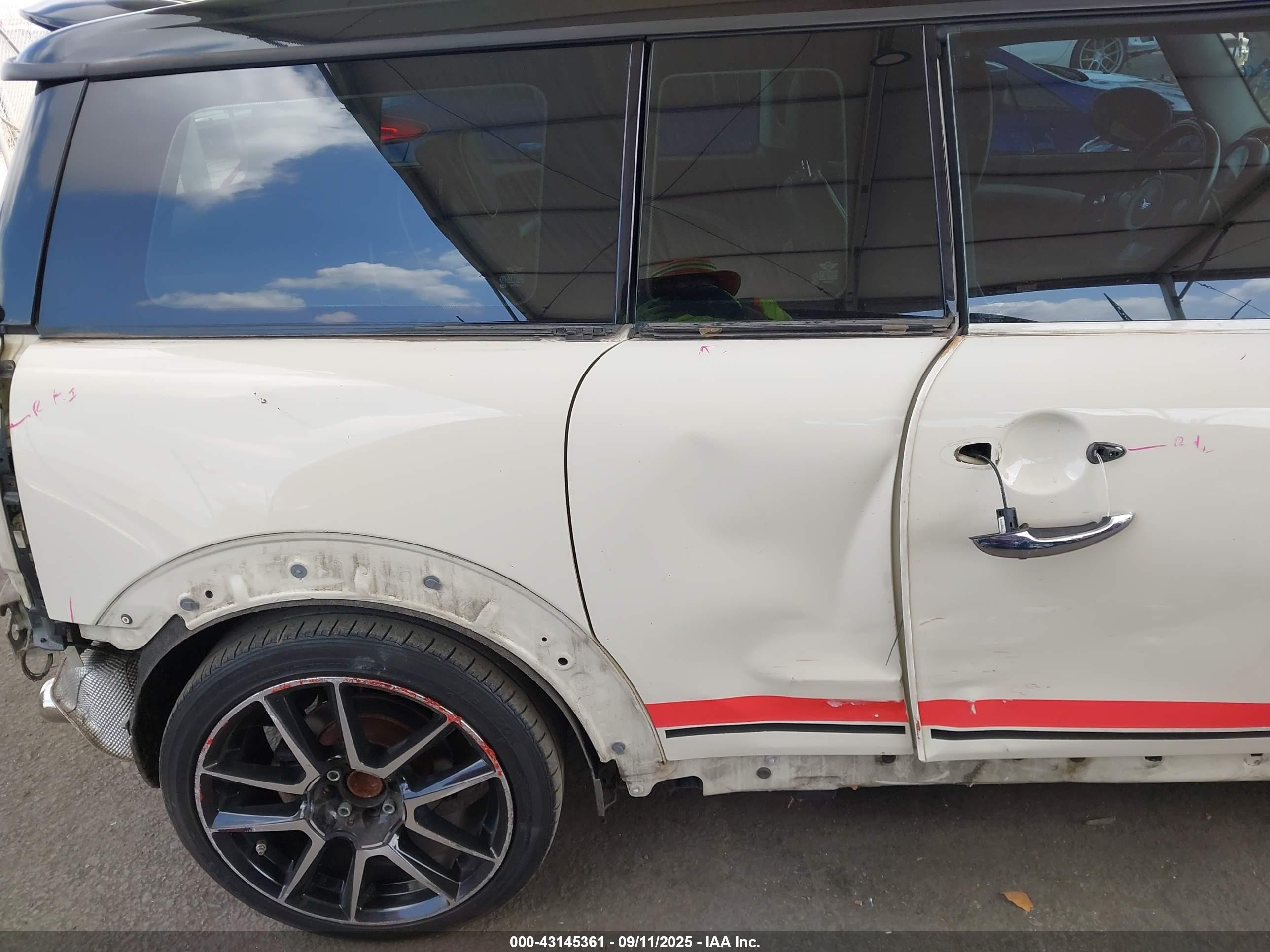 2010 Mini Cooper S Clubman   White vin: WMWMM3C52ATP94169