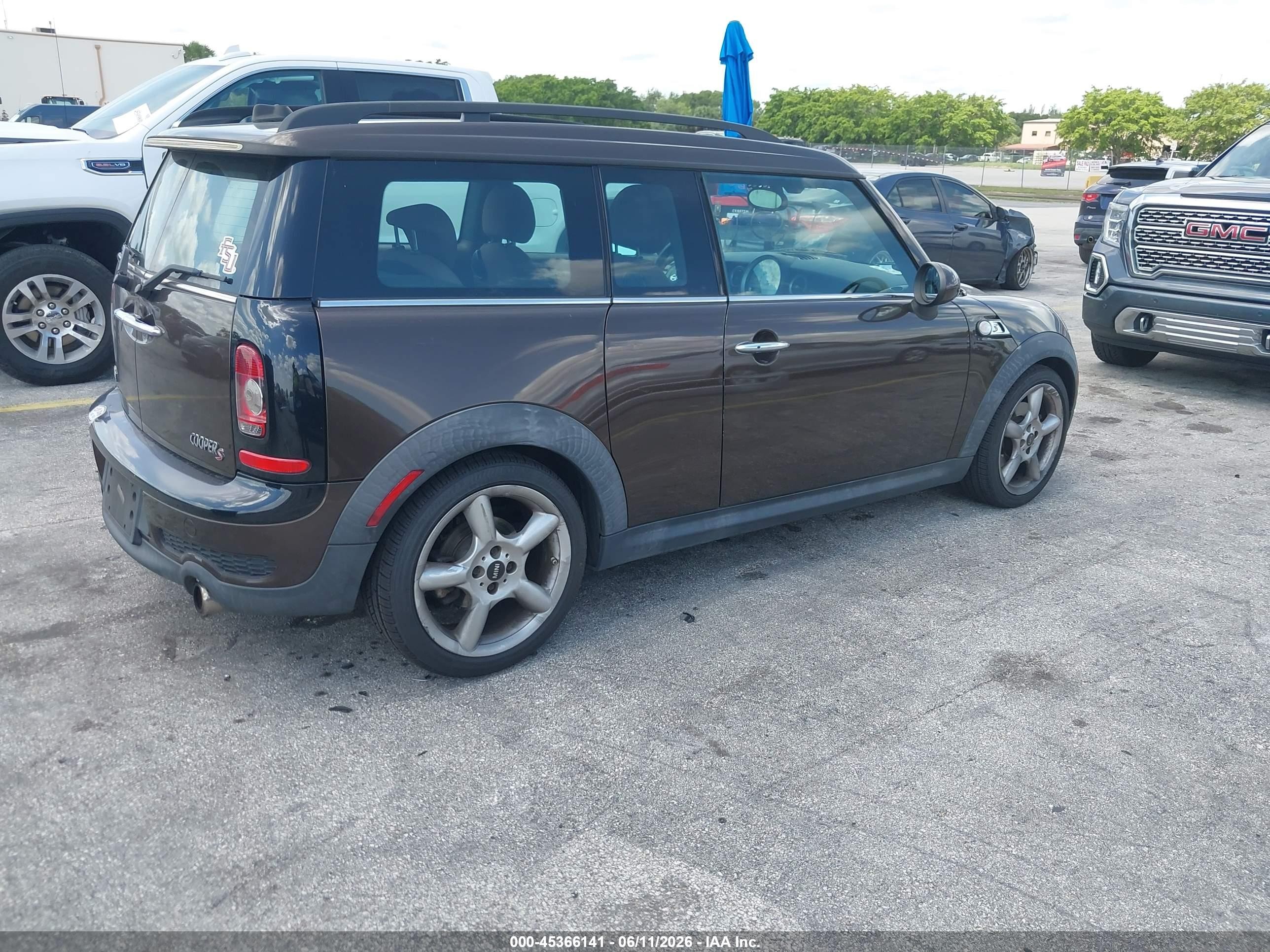 2010 Mini Cooper S Clubman   Brown vin: WMWMM3C52ATZ33216