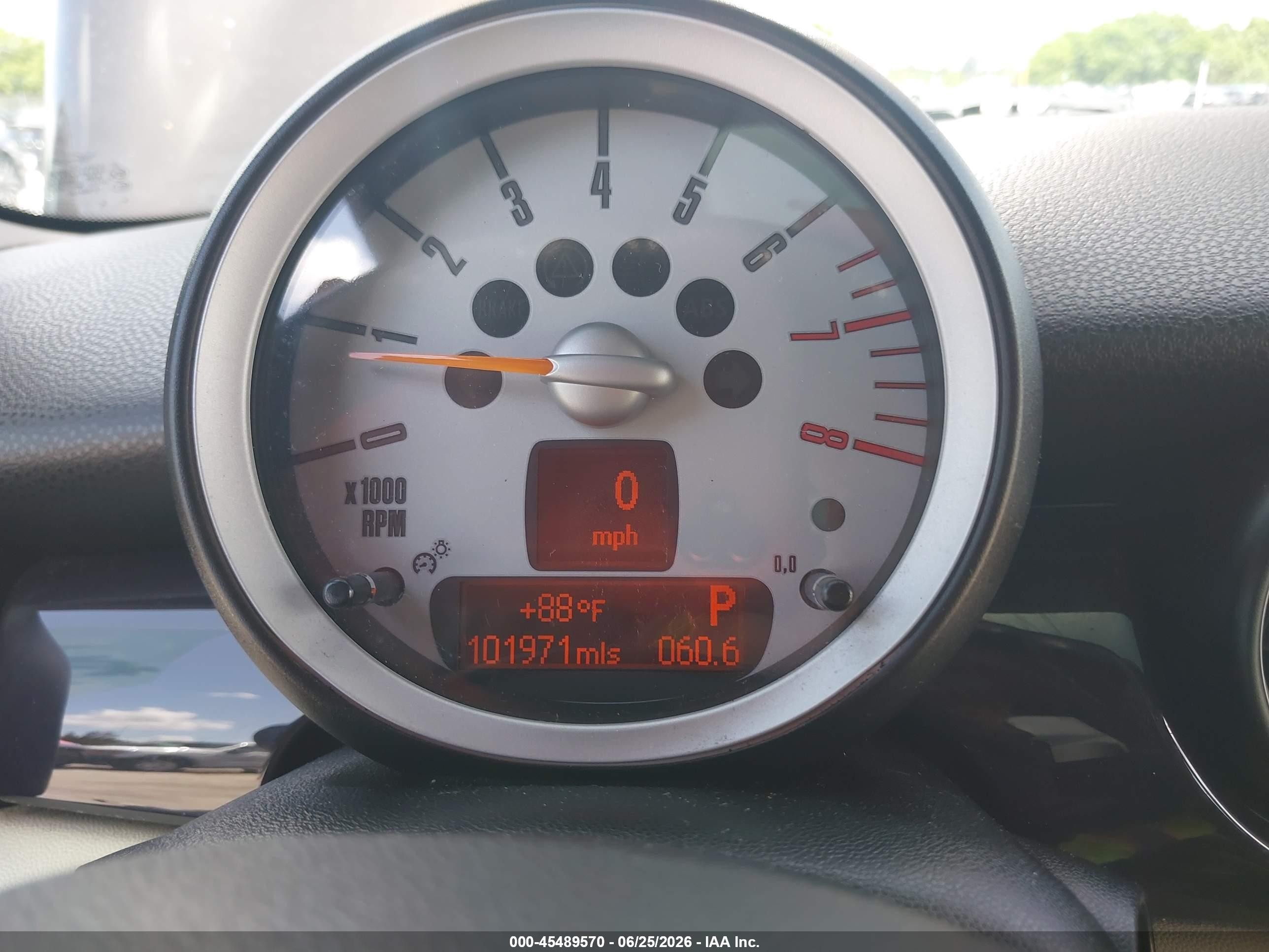 2010 Mini Cooper S Clubman   Коричневый vin: WMWMM3C52ATZ33216