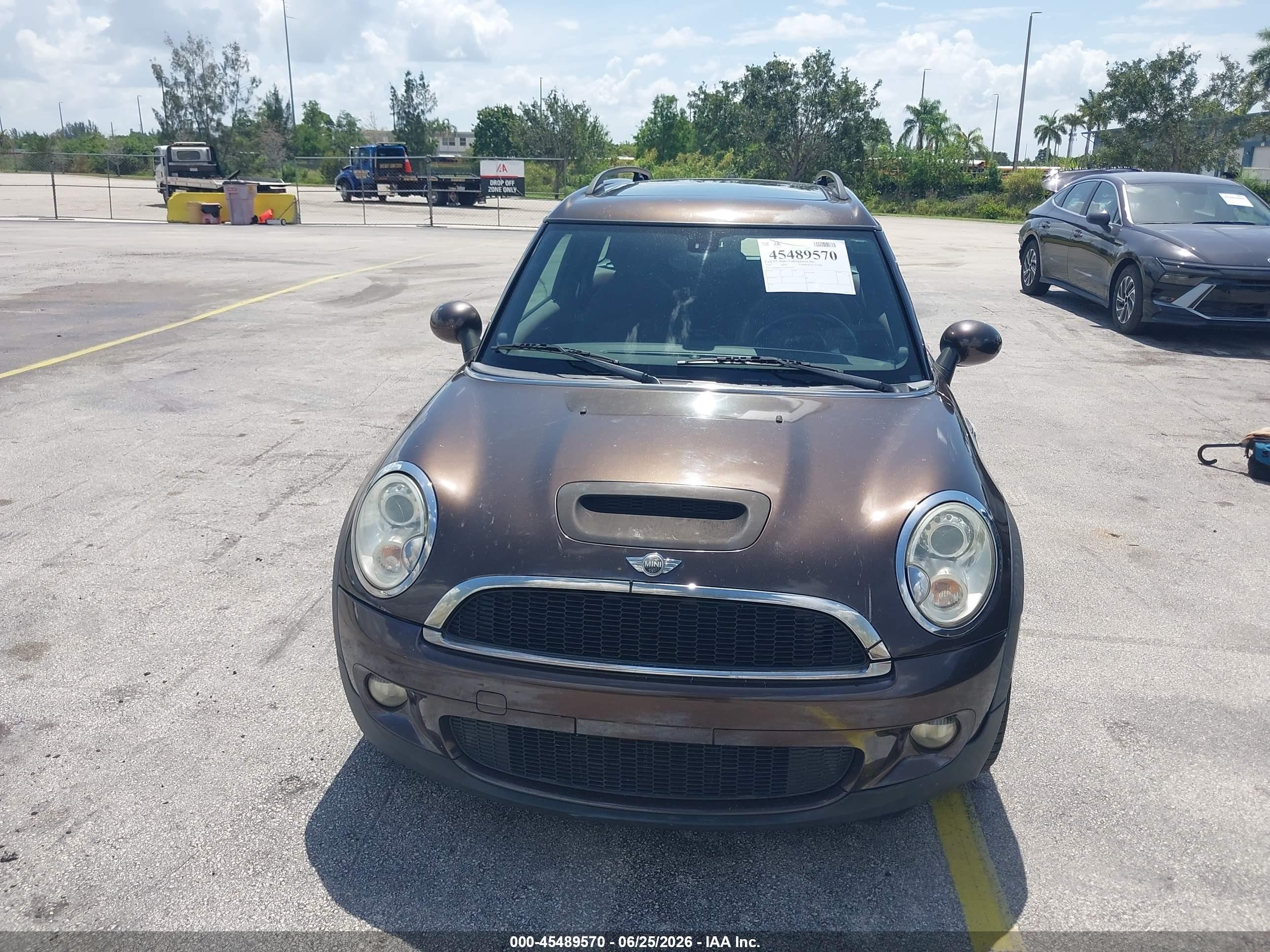 2010 Mini Cooper S Clubman   Коричневый vin: WMWMM3C52ATZ33216