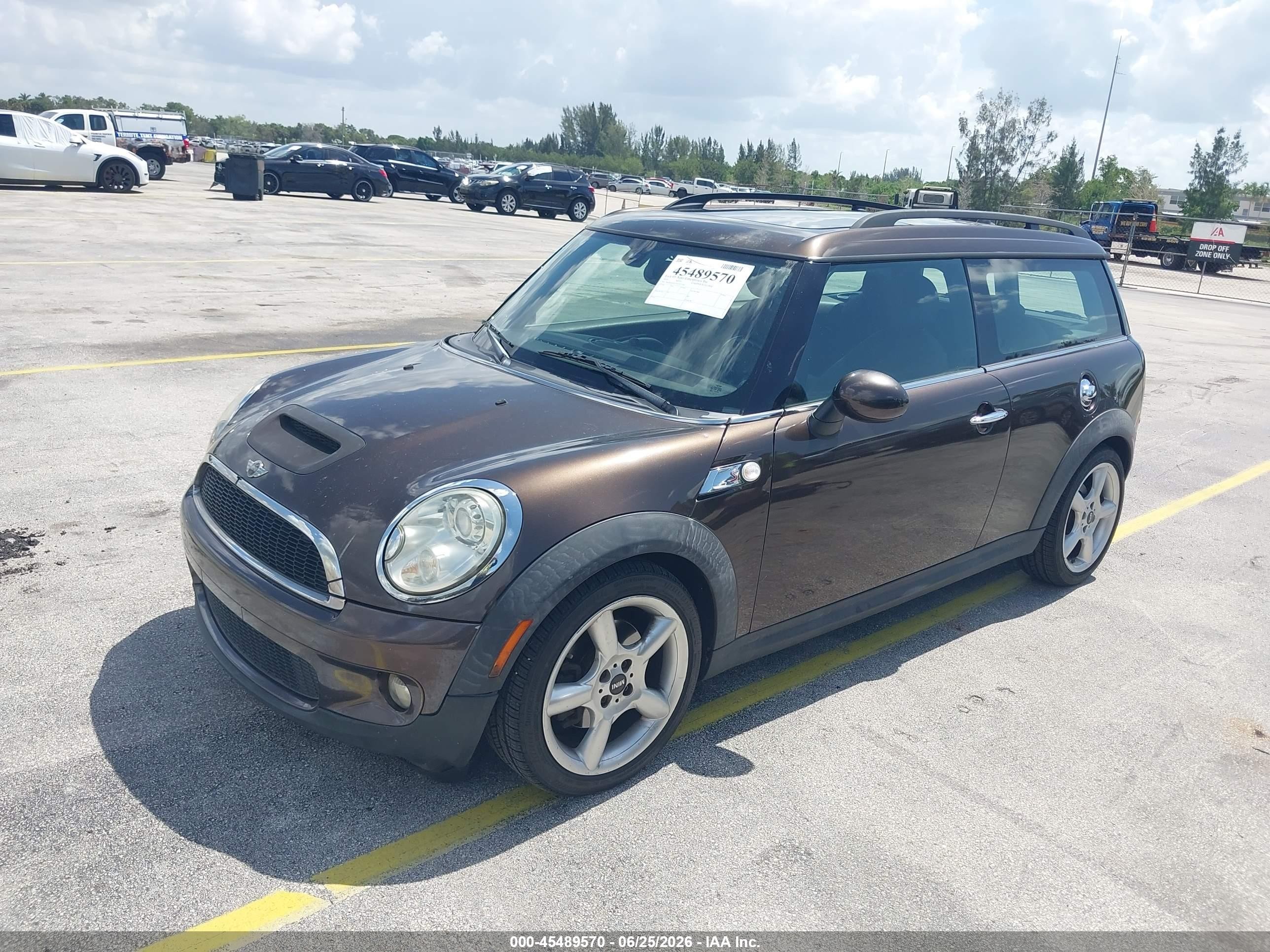 2010 Mini Cooper S Clubman   Коричневый vin: WMWMM3C52ATZ33216
