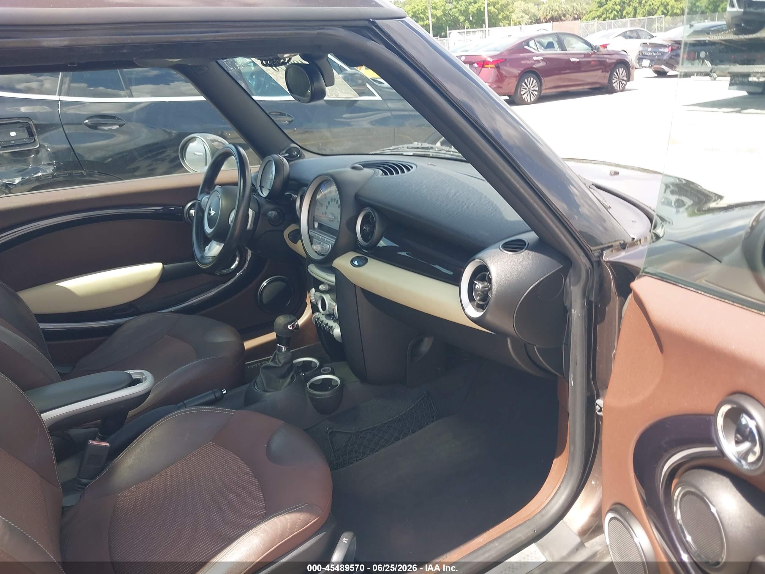 2010 Mini Cooper S Clubman   Коричневый vin: WMWMM3C52ATZ33216