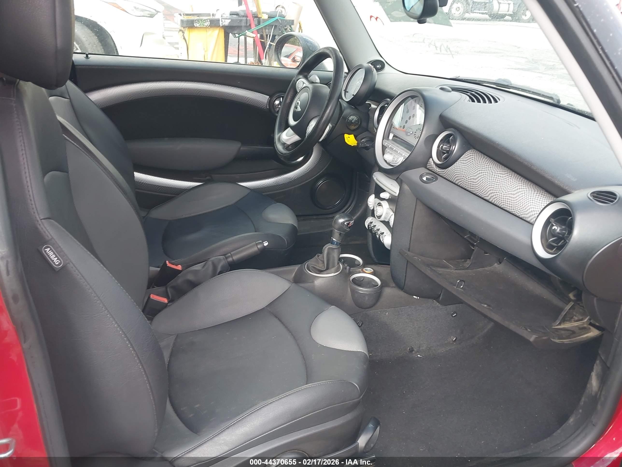 2010 Mini Cooper S Clubman   Red vin: WMWMM3C56ATP94157