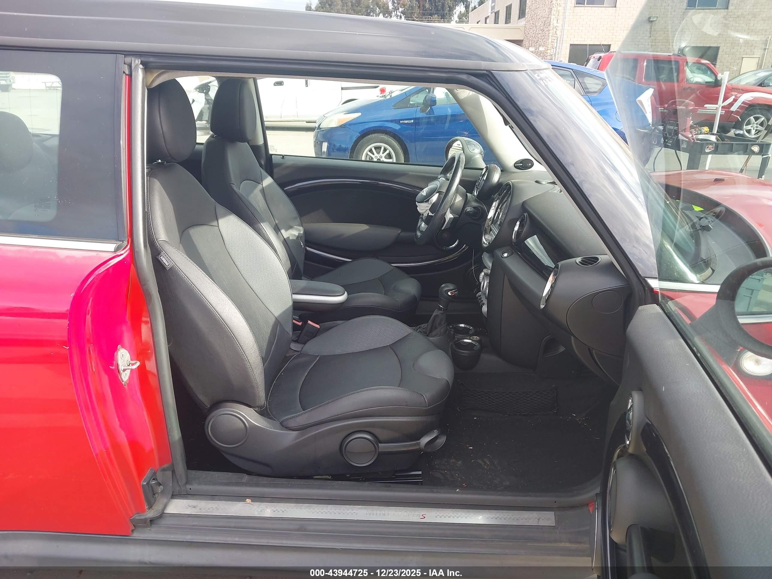 2010 Mini Cooper S Clubman   Red vin: WMWMM3C56ATZ32716