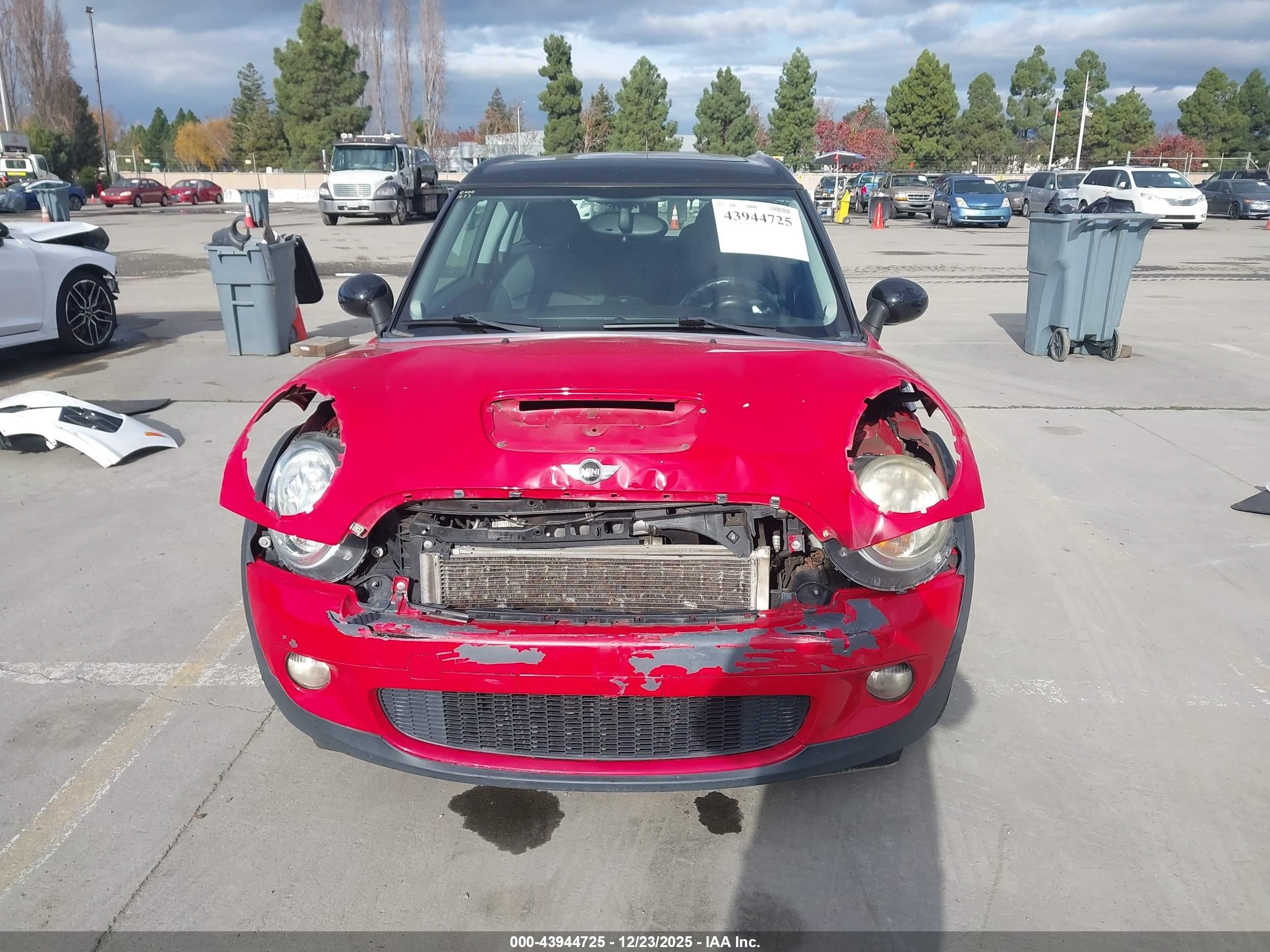 2010 Mini Cooper S Clubman   Red vin: WMWMM3C56ATZ32716