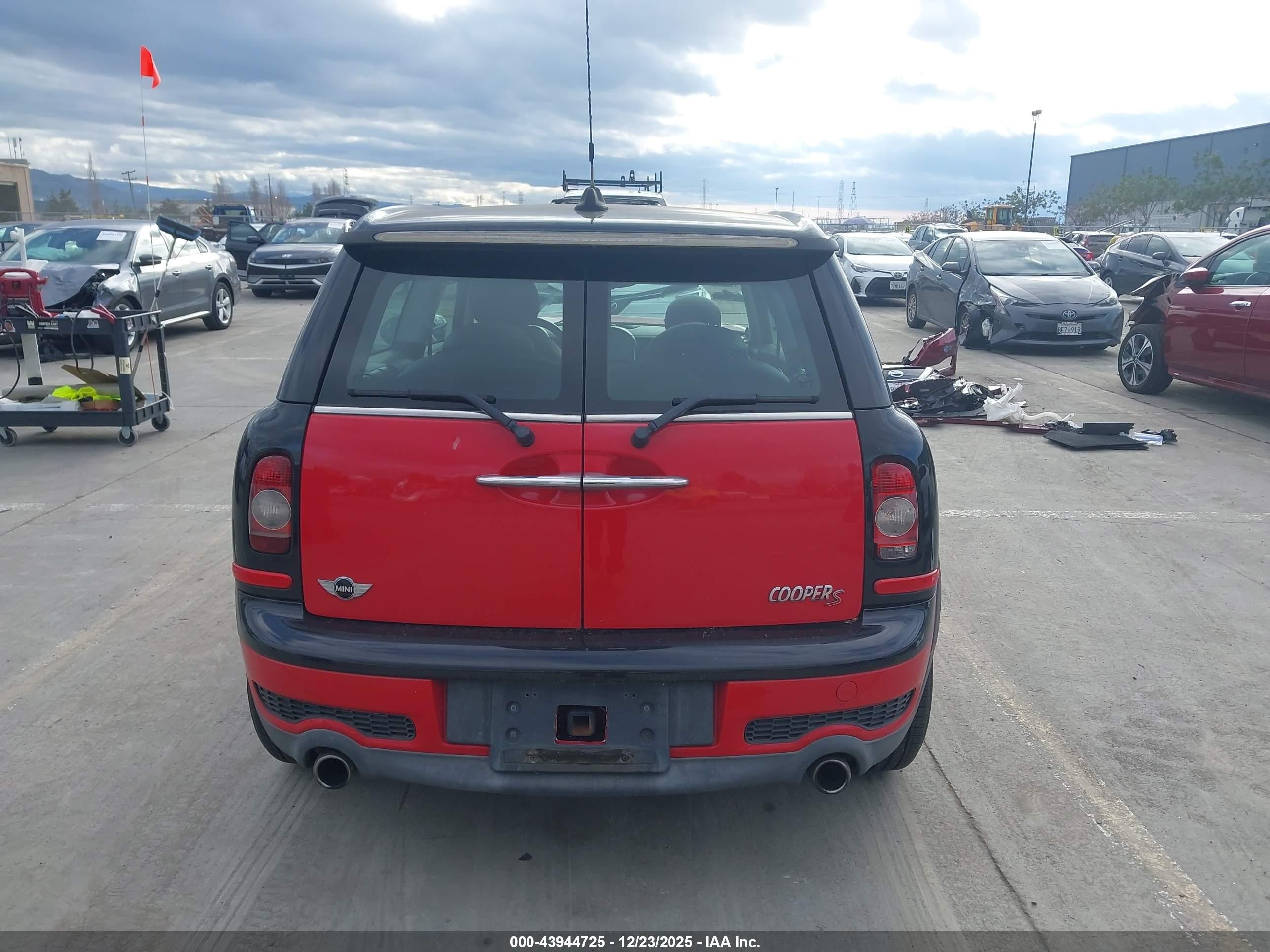2010 Mini Cooper S Clubman   Red vin: WMWMM3C56ATZ32716