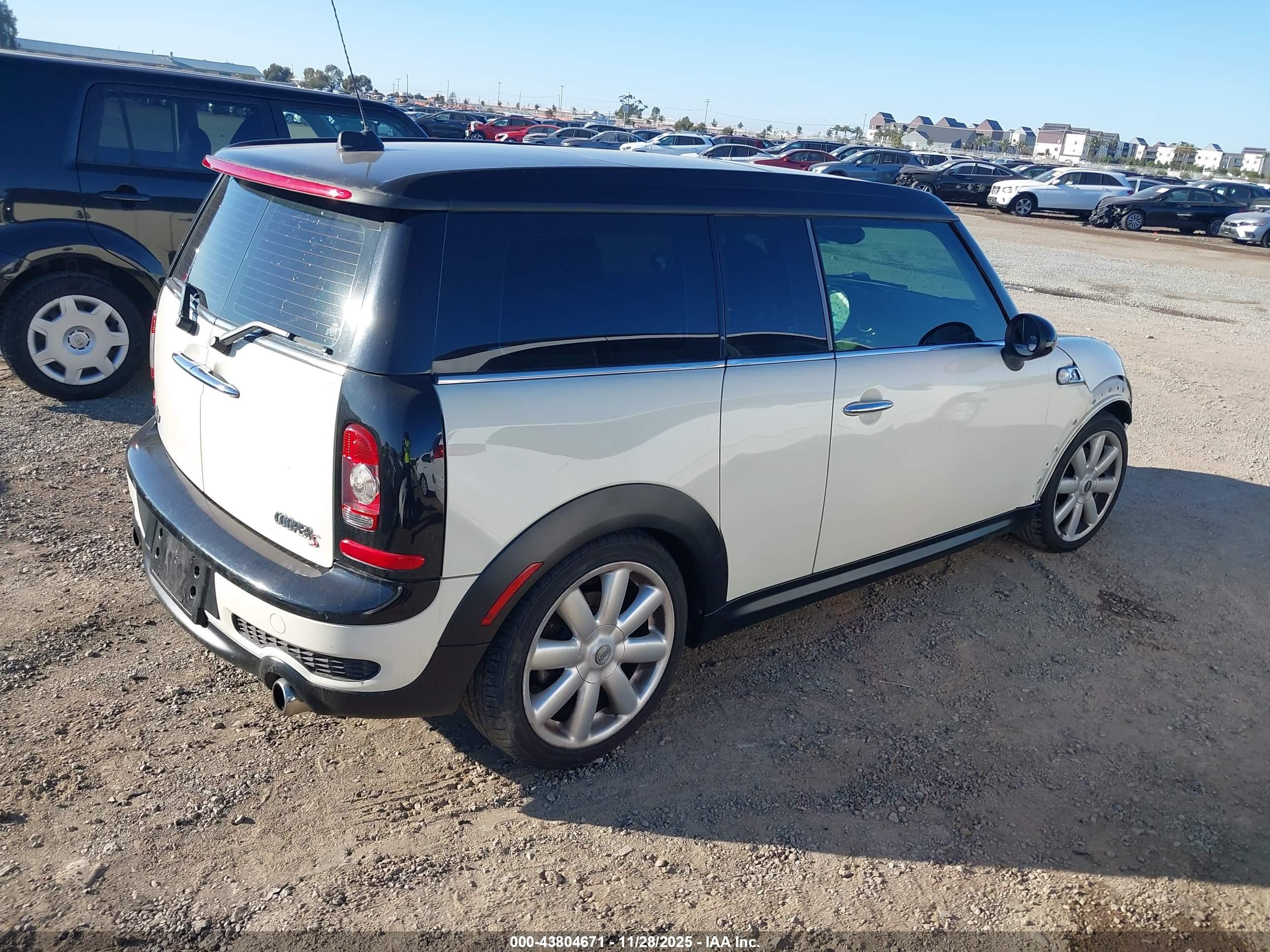 2010 Mini Cooper S Clubman   Cream vin: WMWMM3C57ATP94538