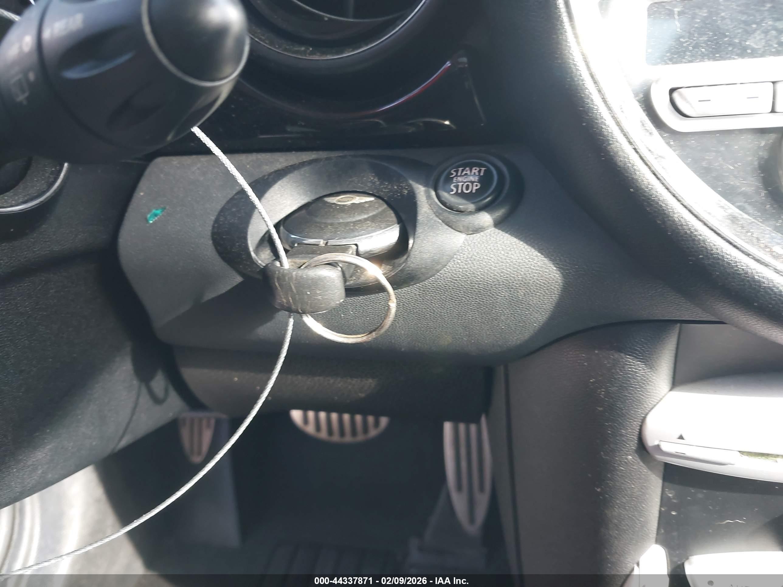 2010 Mini Cooper S Clubman   Белый vin: WMWMM3C57ATP94569