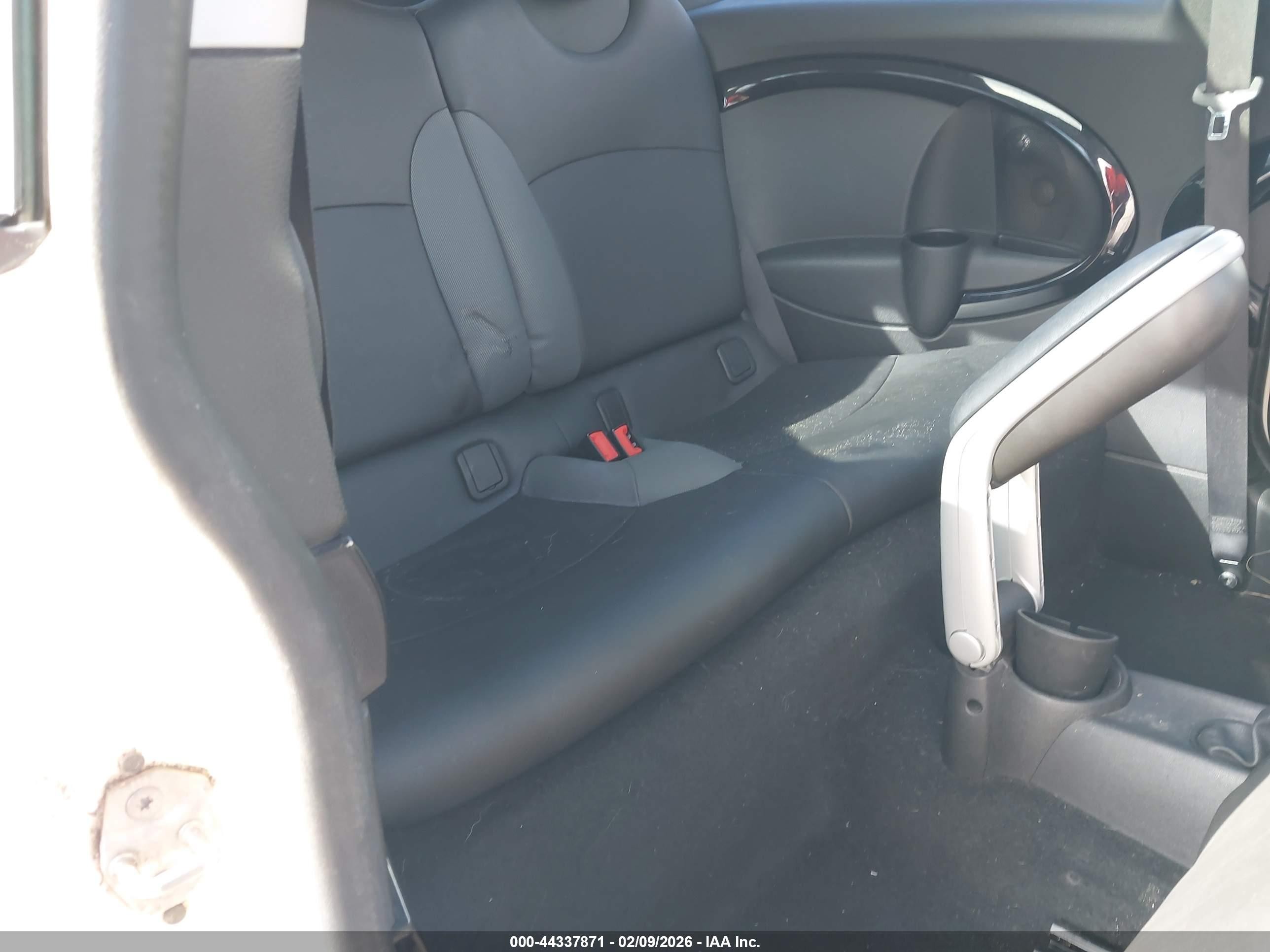 2010 Mini Cooper S Clubman   Белый vin: WMWMM3C57ATP94569