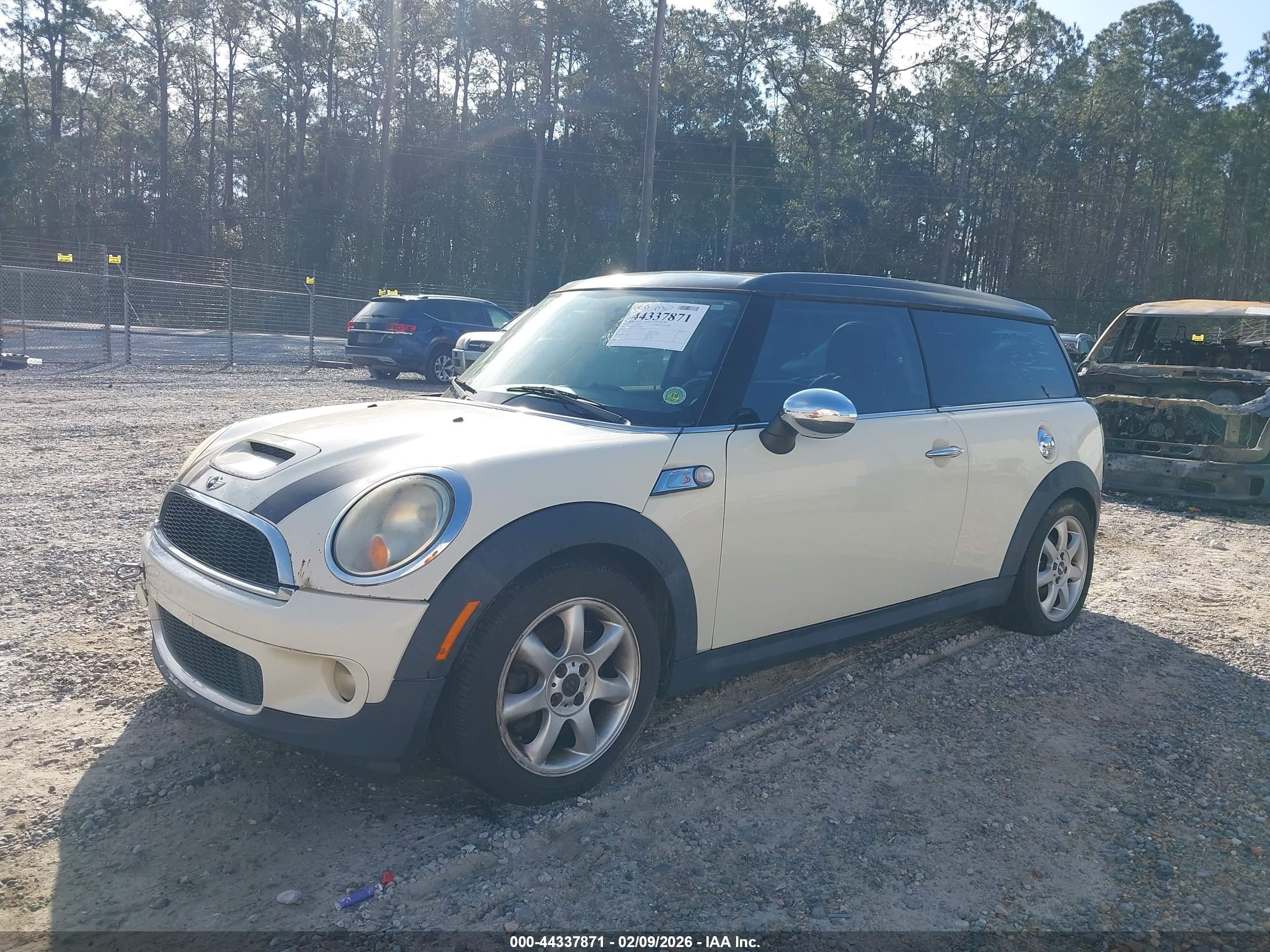 2010 Mini Cooper S Clubman   Белый vin: WMWMM3C57ATP94569