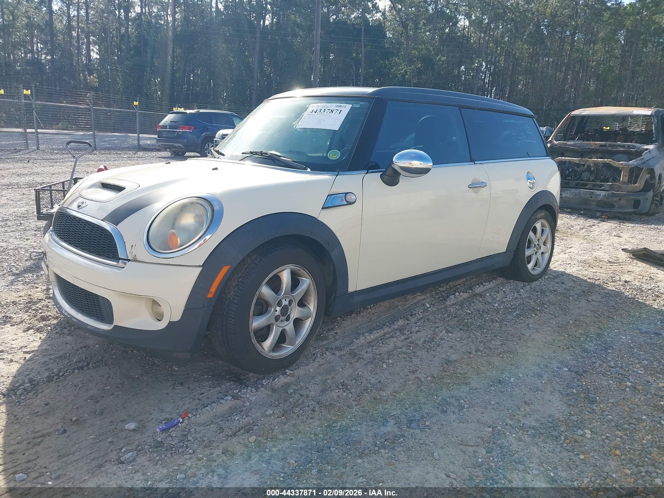 2010 Mini Cooper S Clubman   Белый vin: WMWMM3C57ATP94569