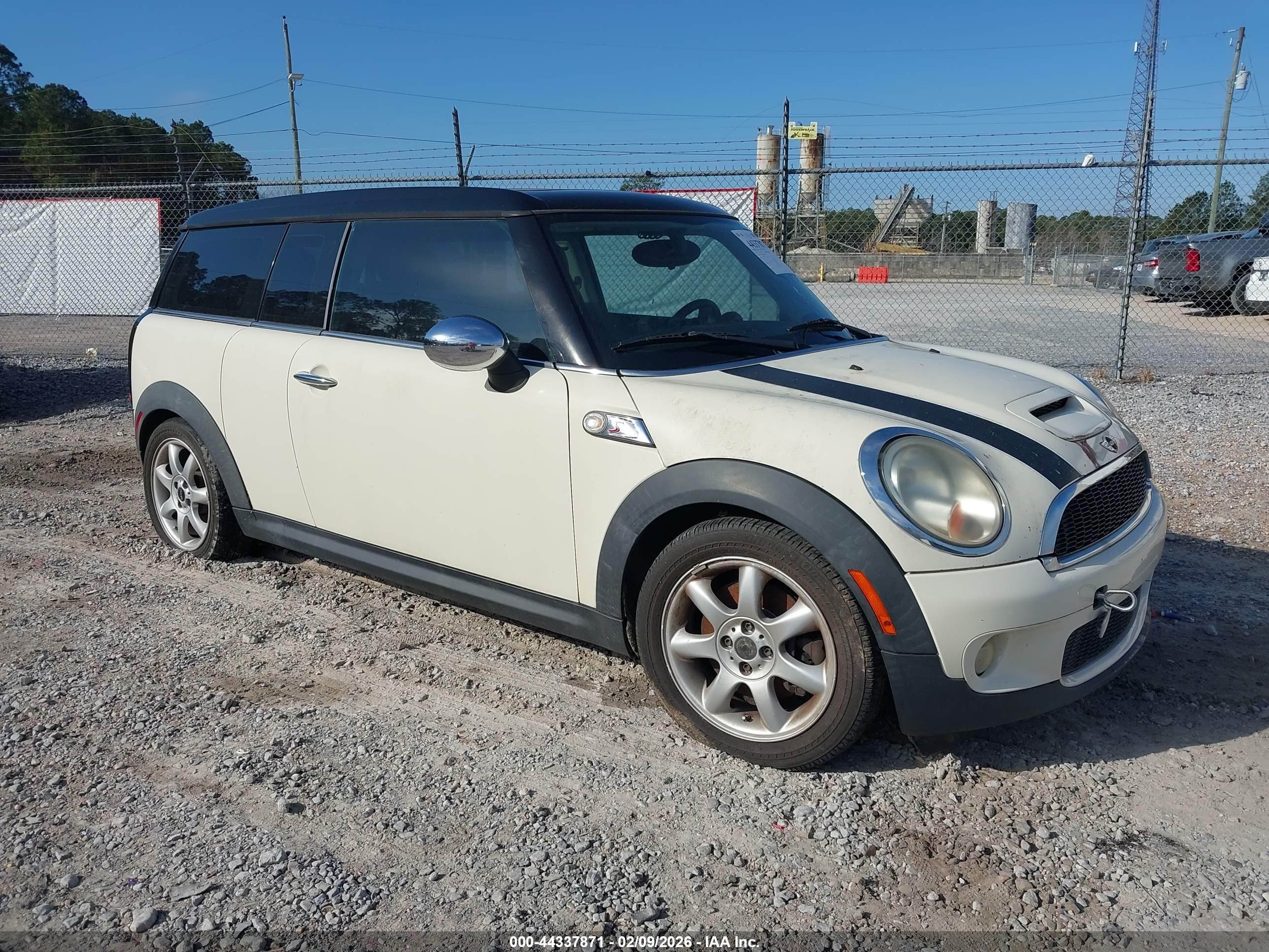 2010 Mini Cooper S Clubman   Белый vin: WMWMM3C57ATP94569