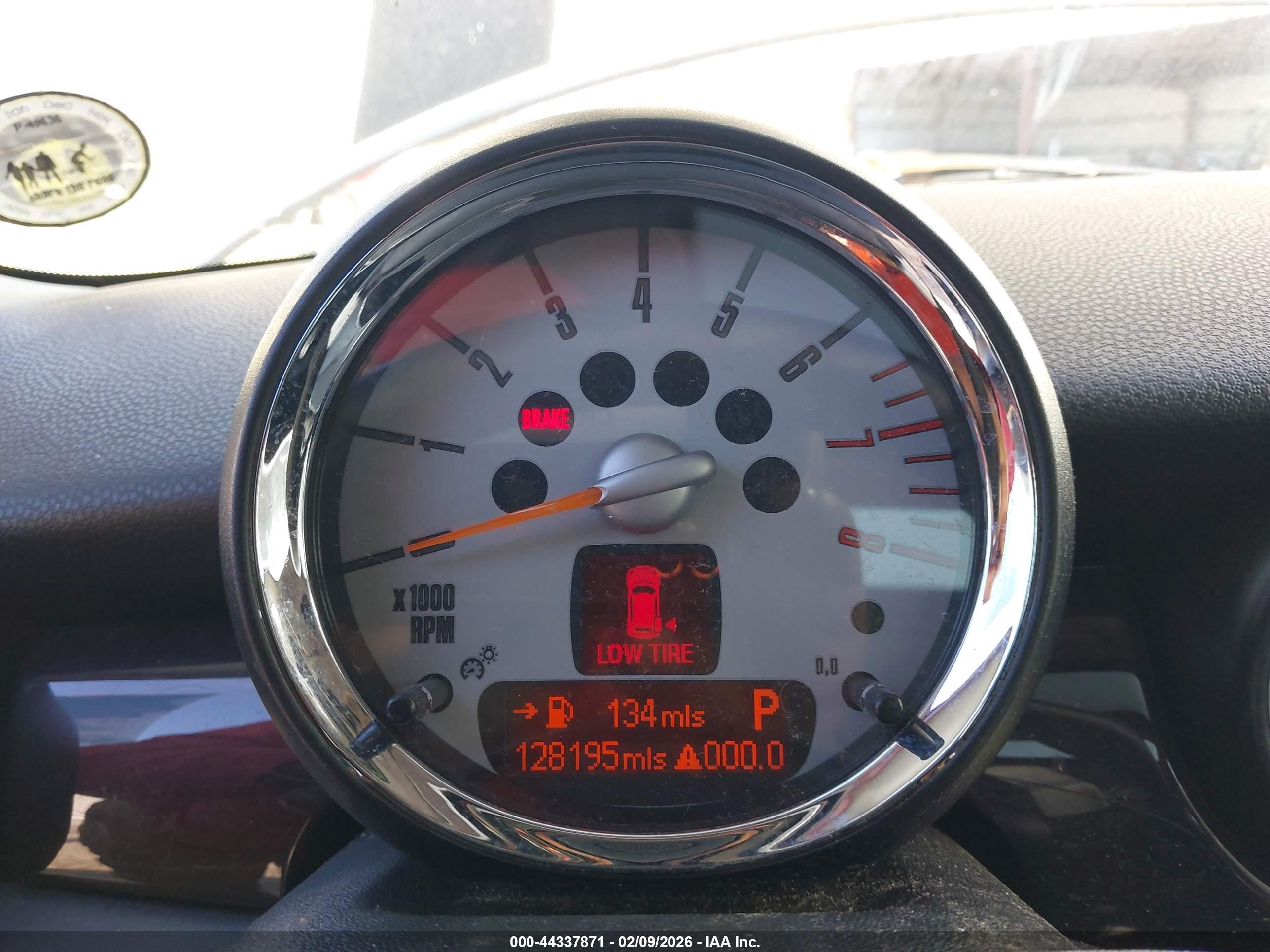2010 Mini Cooper S Clubman   Белый vin: WMWMM3C57ATP94569
