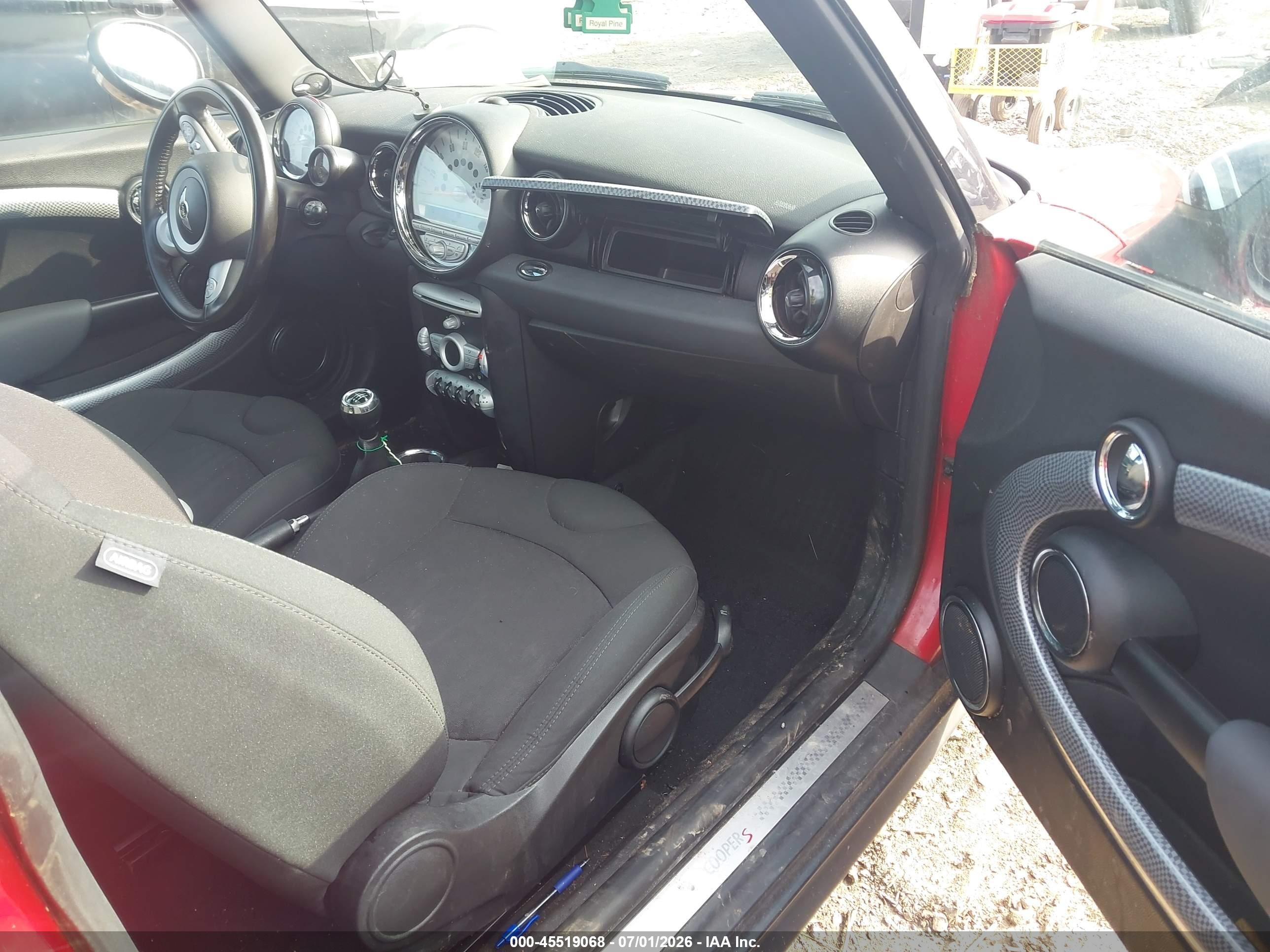2010 Mini Cooper S Clubman   Red vin: WMWMM3C59ATP76414