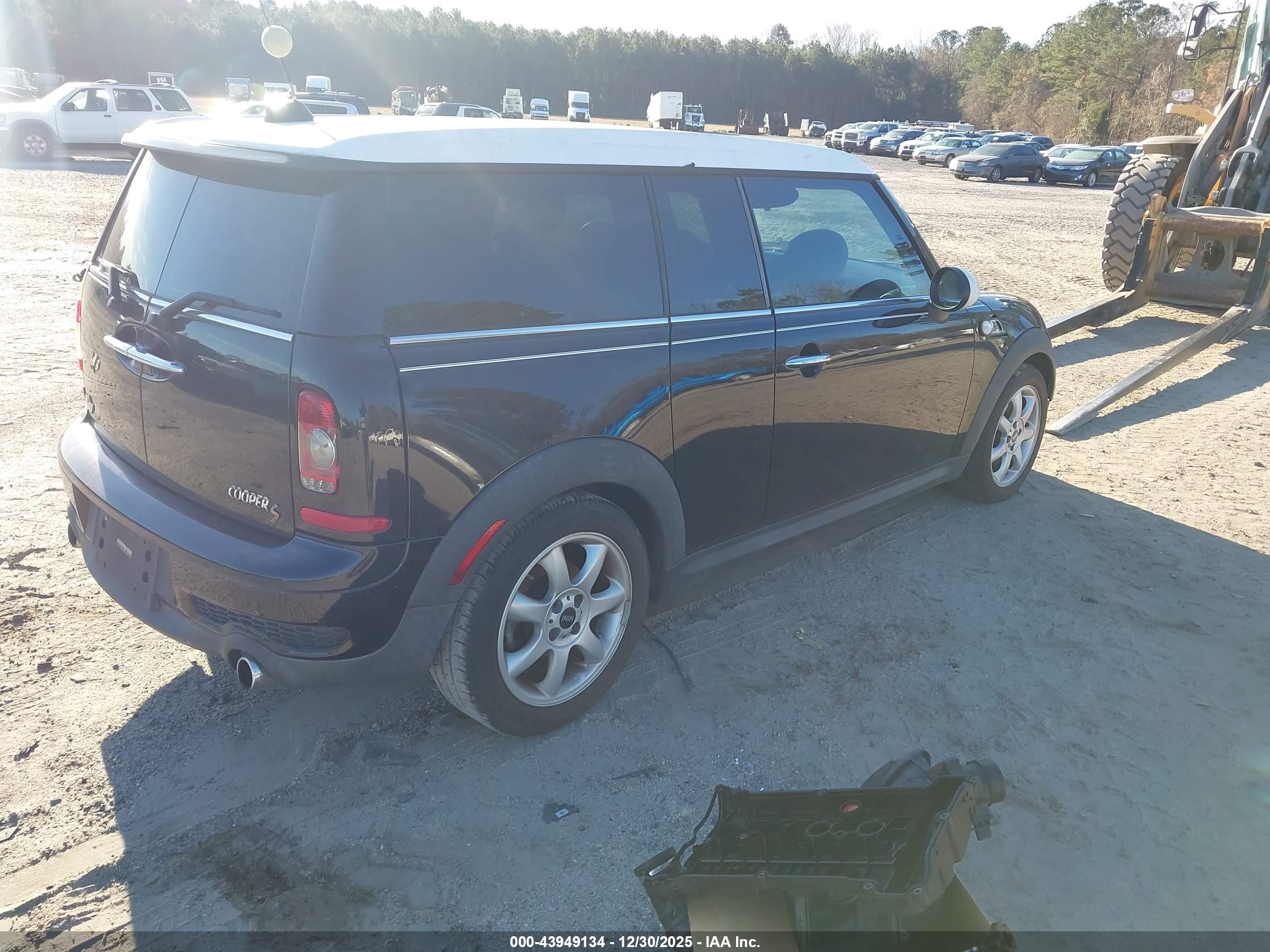 2010 Mini Cooper S Clubman   White vin: WMWMM3C5XATP94470