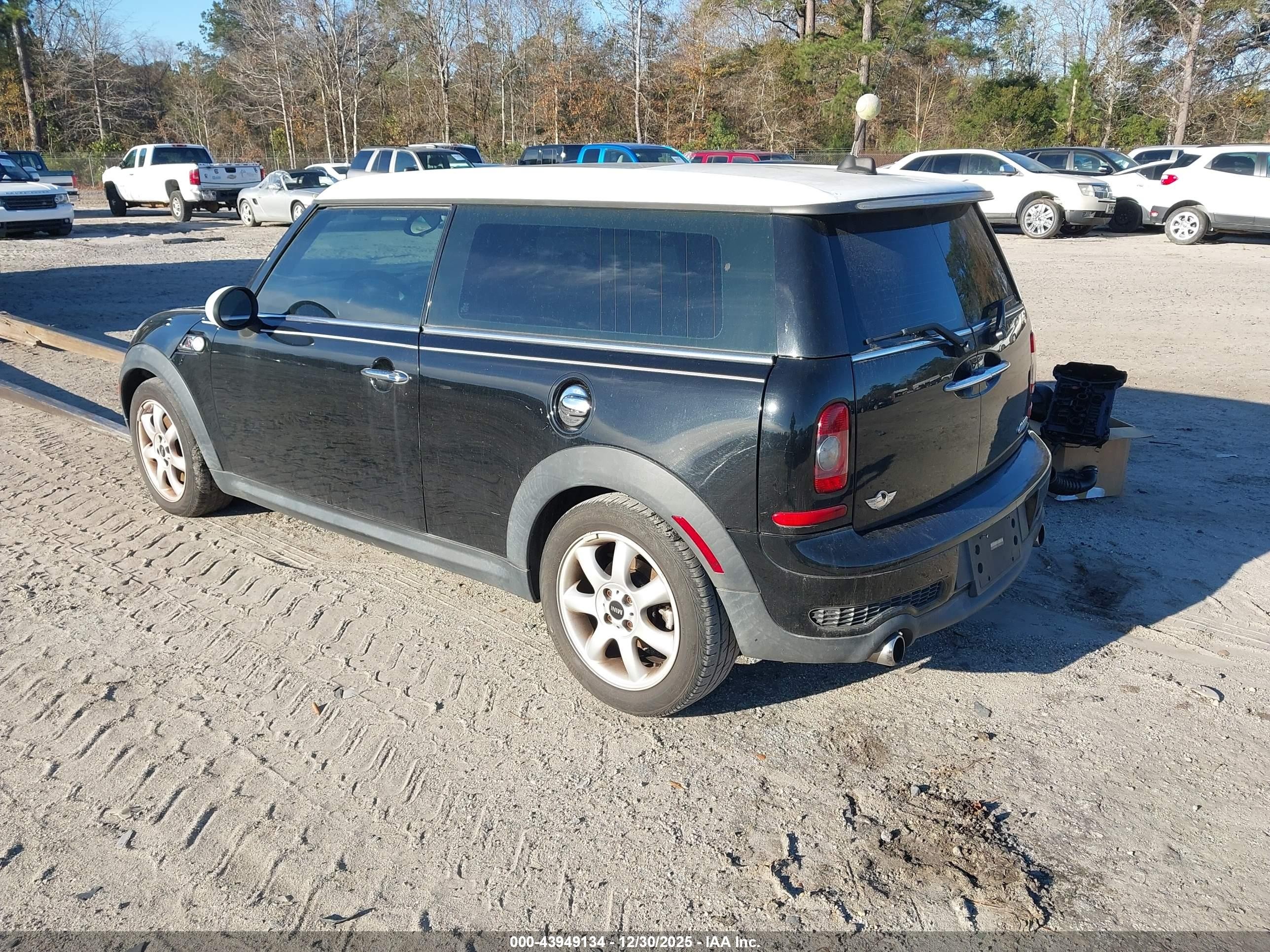2010 Mini Cooper S Clubman   White vin: WMWMM3C5XATP94470
