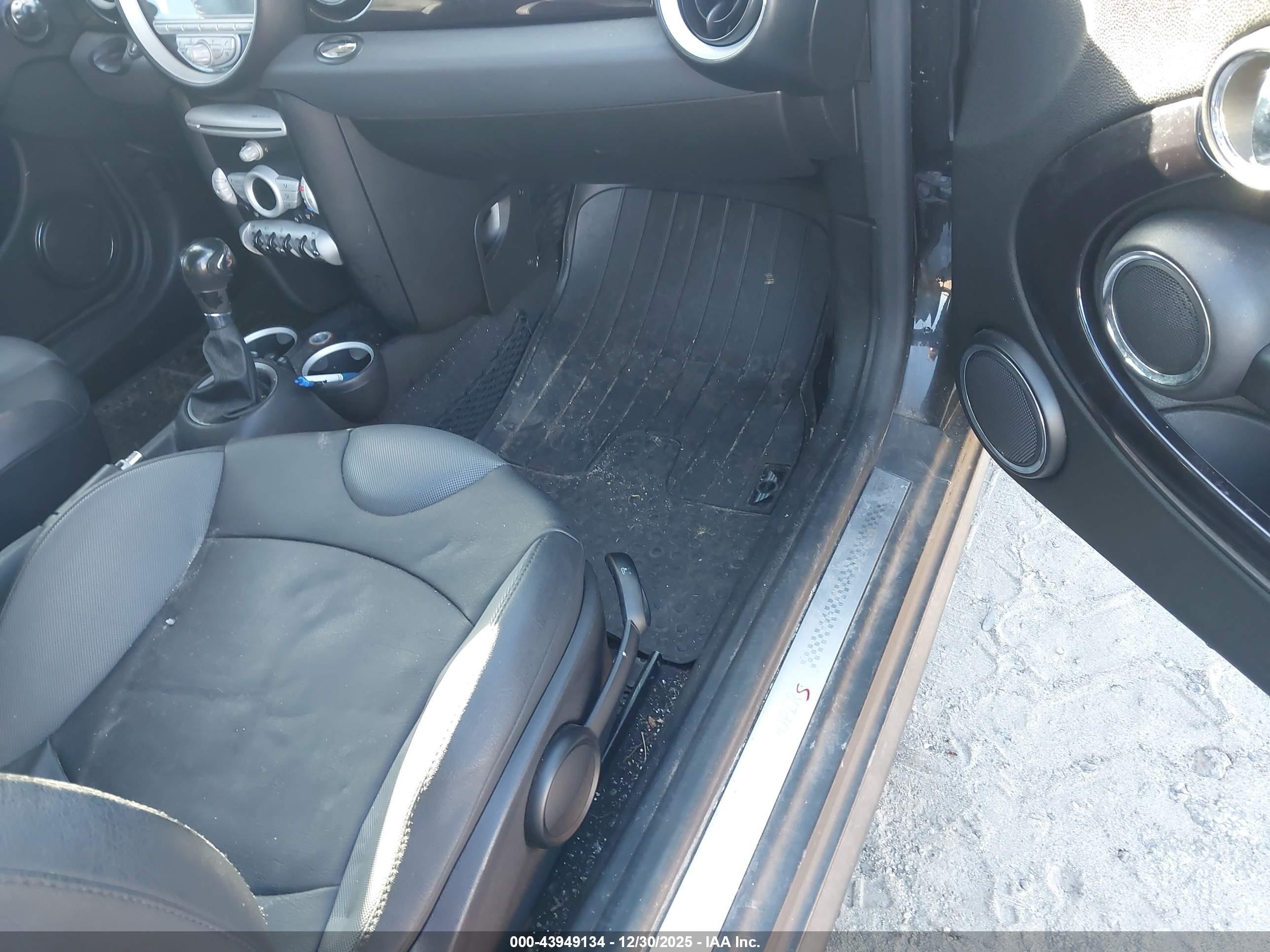 2010 Mini Cooper S Clubman   White vin: WMWMM3C5XATP94470
