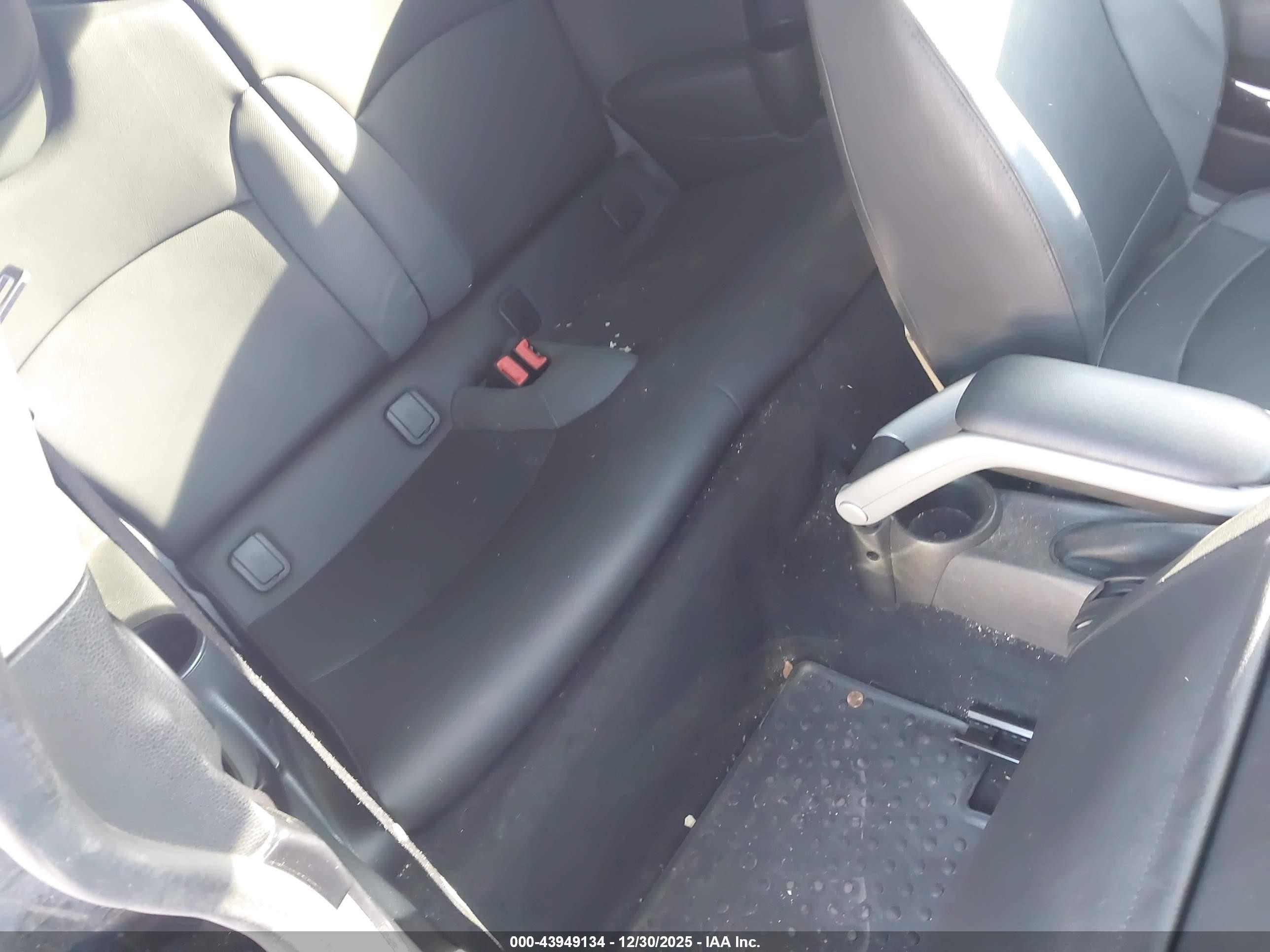2010 Mini Cooper S Clubman   White vin: WMWMM3C5XATP94470