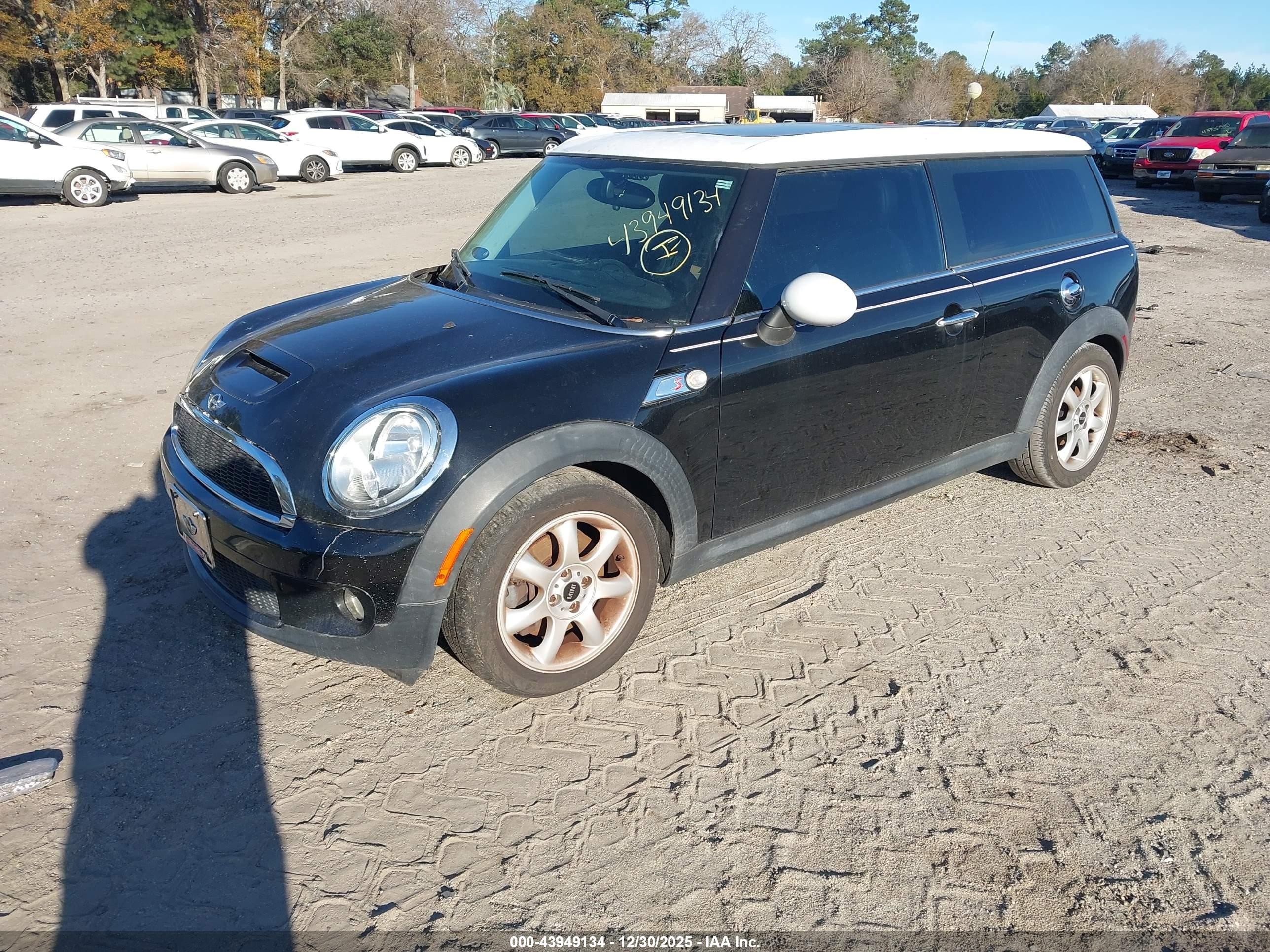 2010 Mini Cooper S Clubman   White vin: WMWMM3C5XATP94470