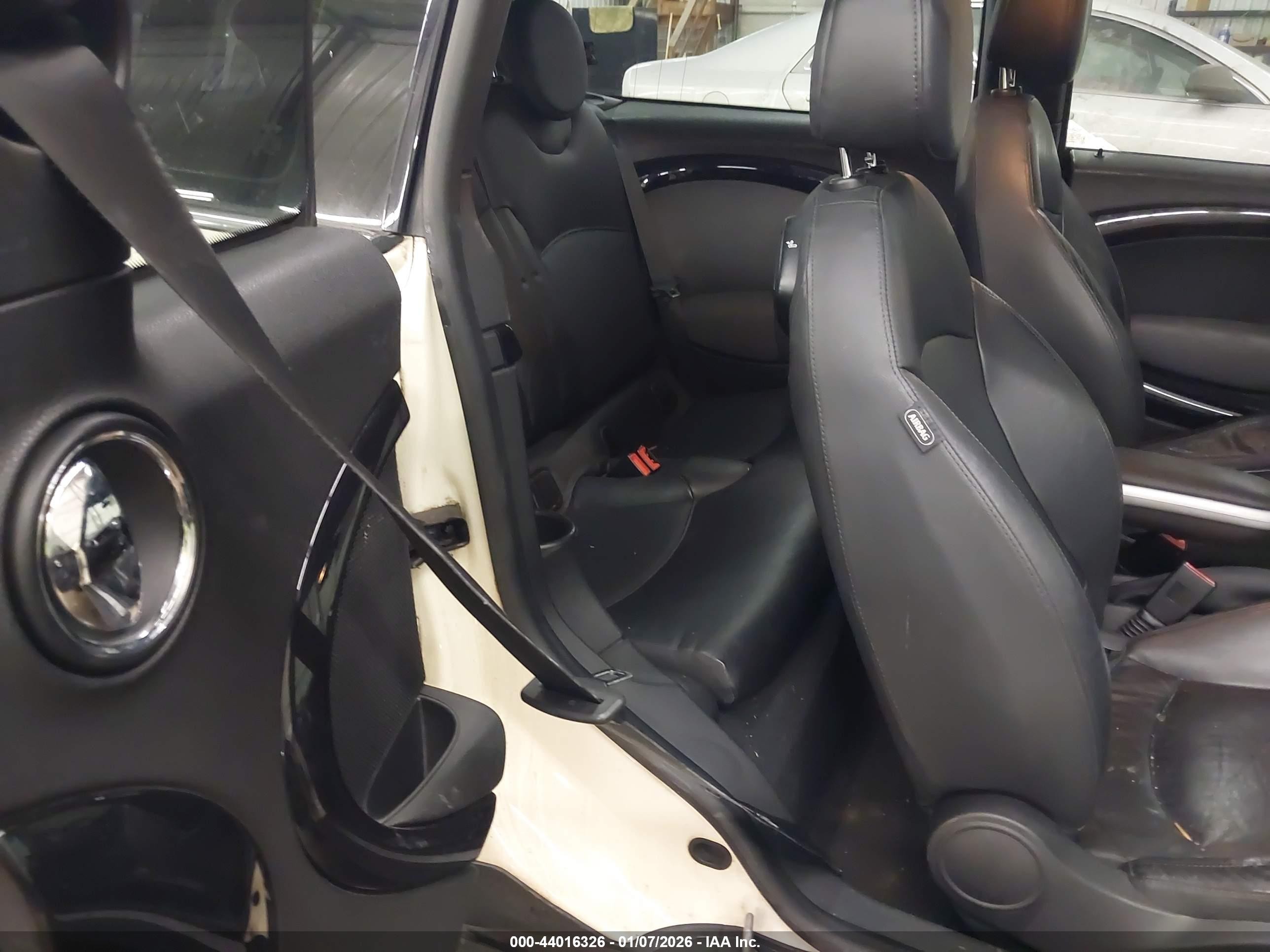 2010 Mini Cooper S Clubman   White vin: WMWMM3C5XATZ32525