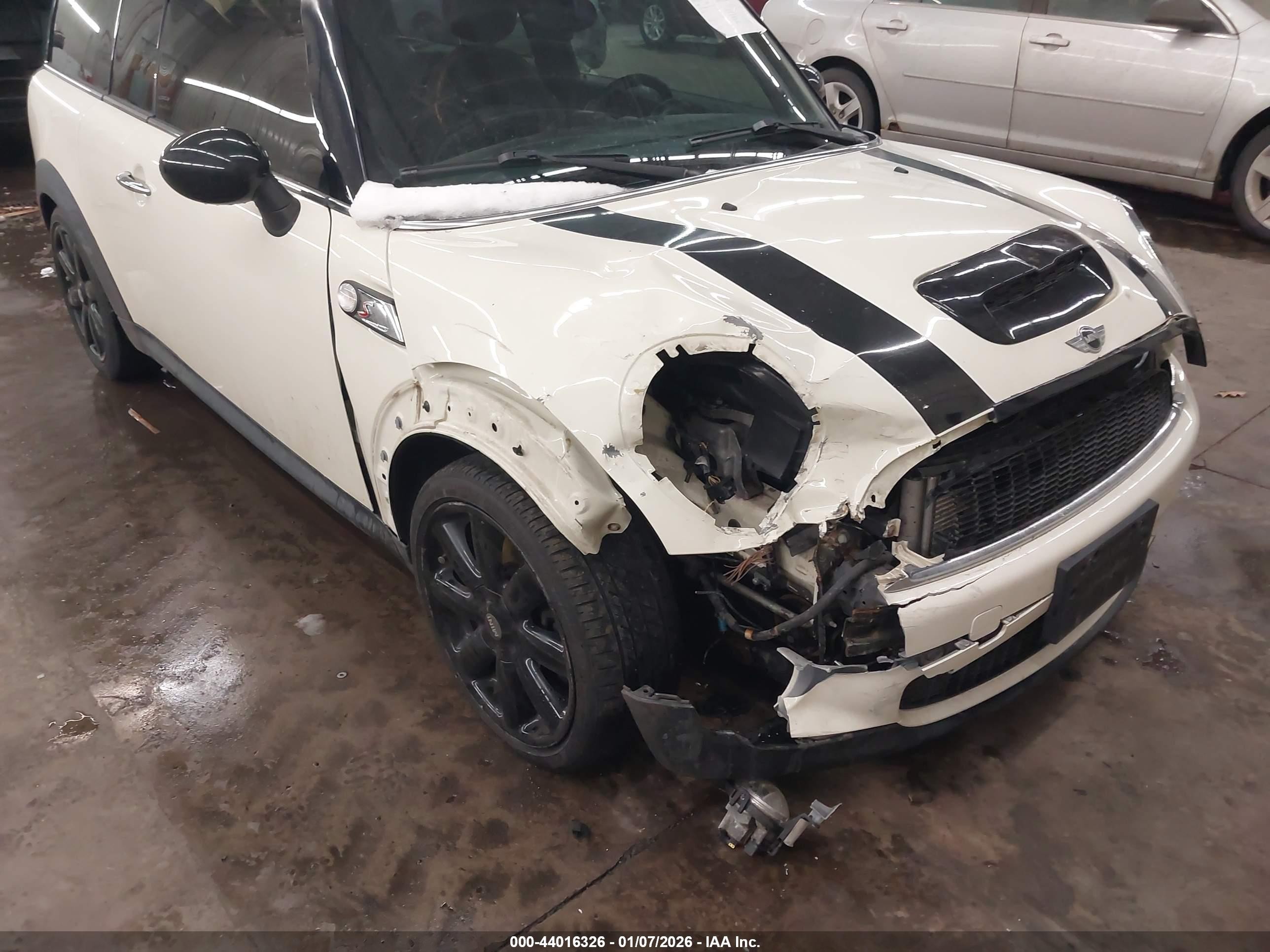2010 Mini Cooper S Clubman   White vin: WMWMM3C5XATZ32525