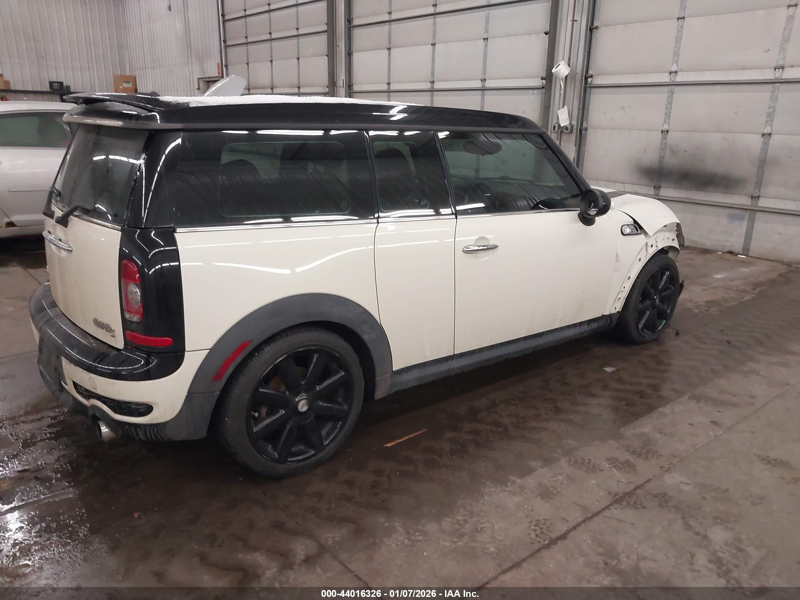 2010 Mini Cooper S Clubman   White vin: WMWMM3C5XATZ32525