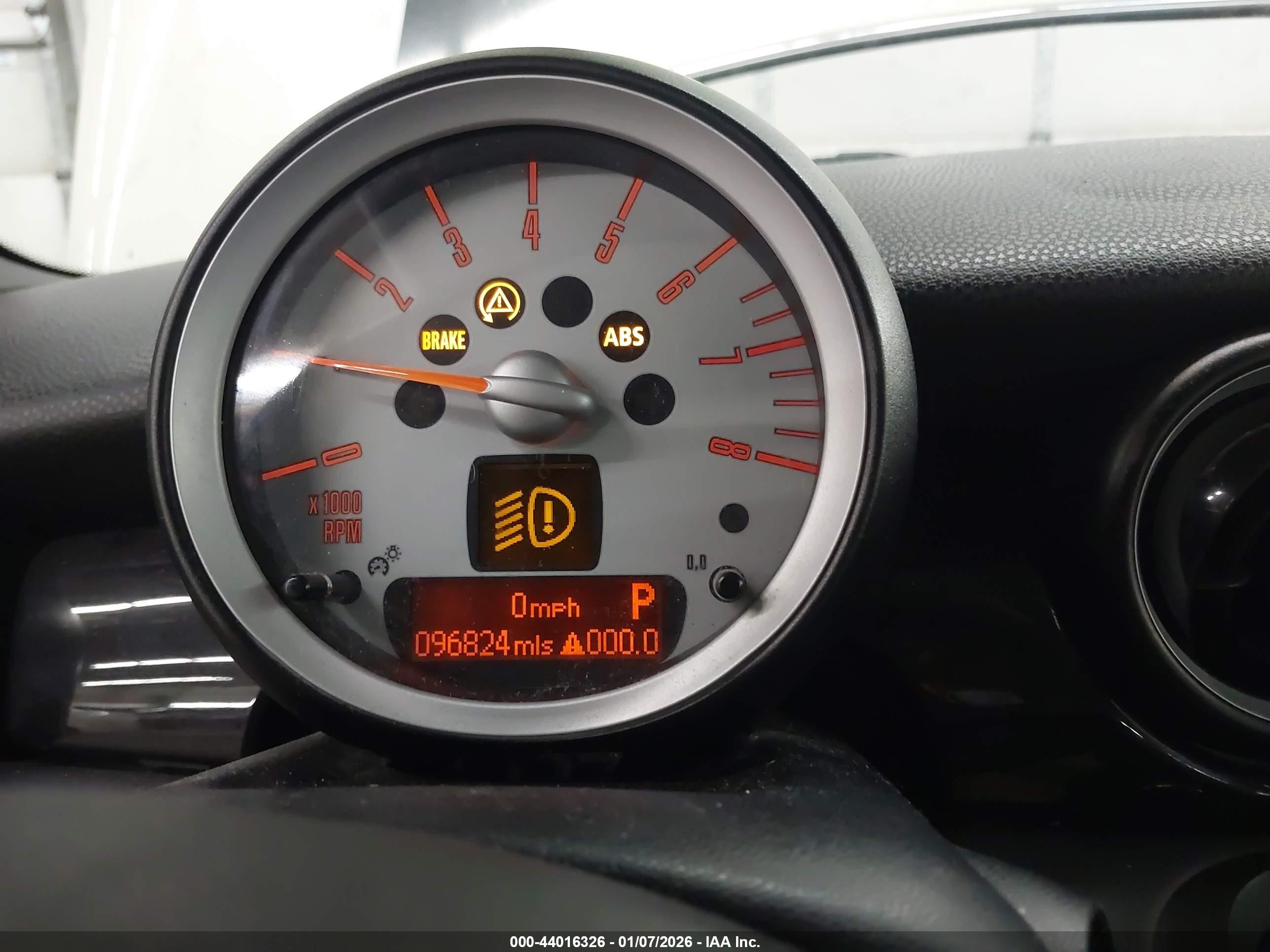 2010 Mini Cooper S Clubman   White vin: WMWMM3C5XATZ32525