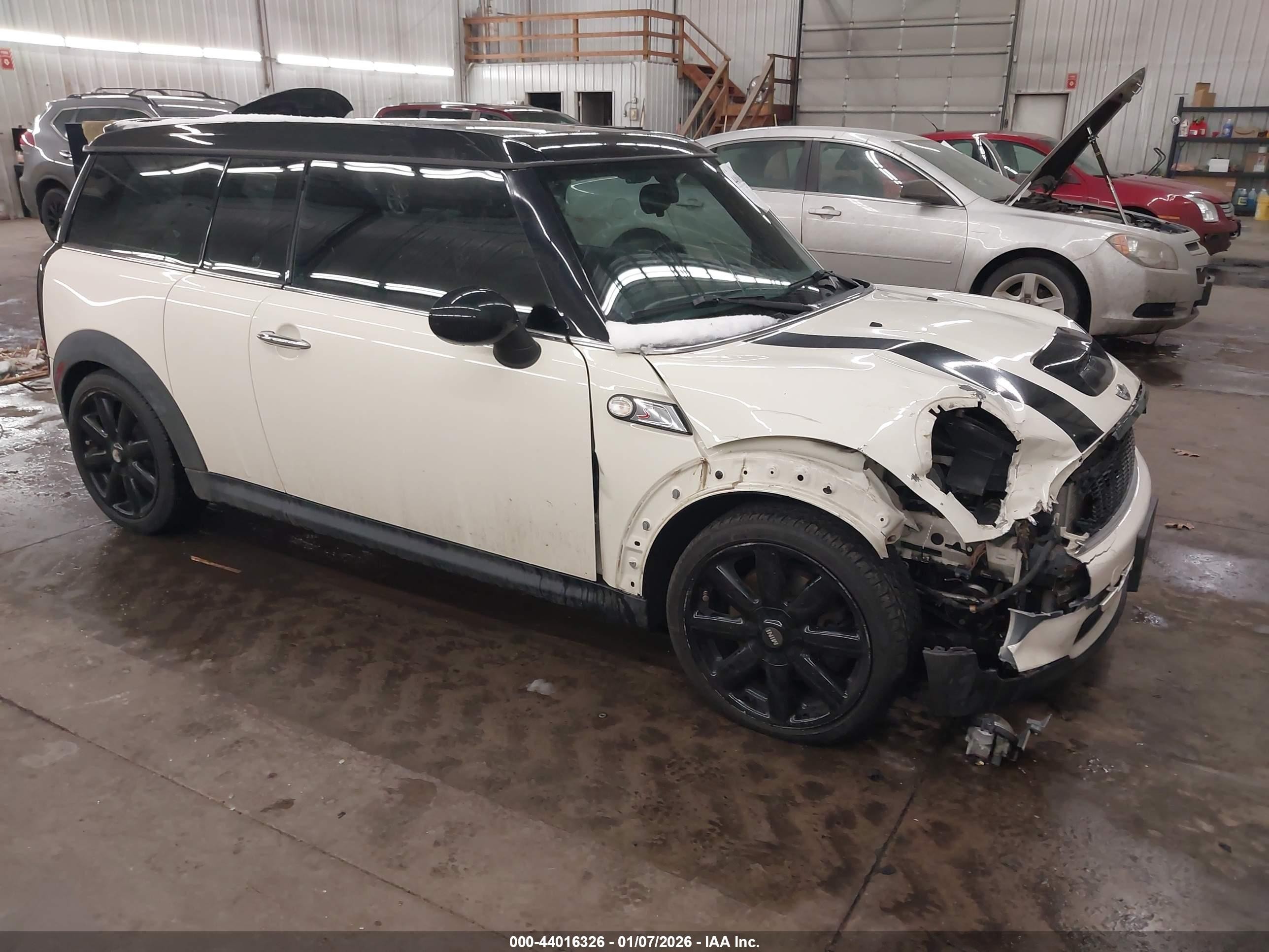 2010 Mini Cooper S Clubman   White vin: WMWMM3C5XATZ32525