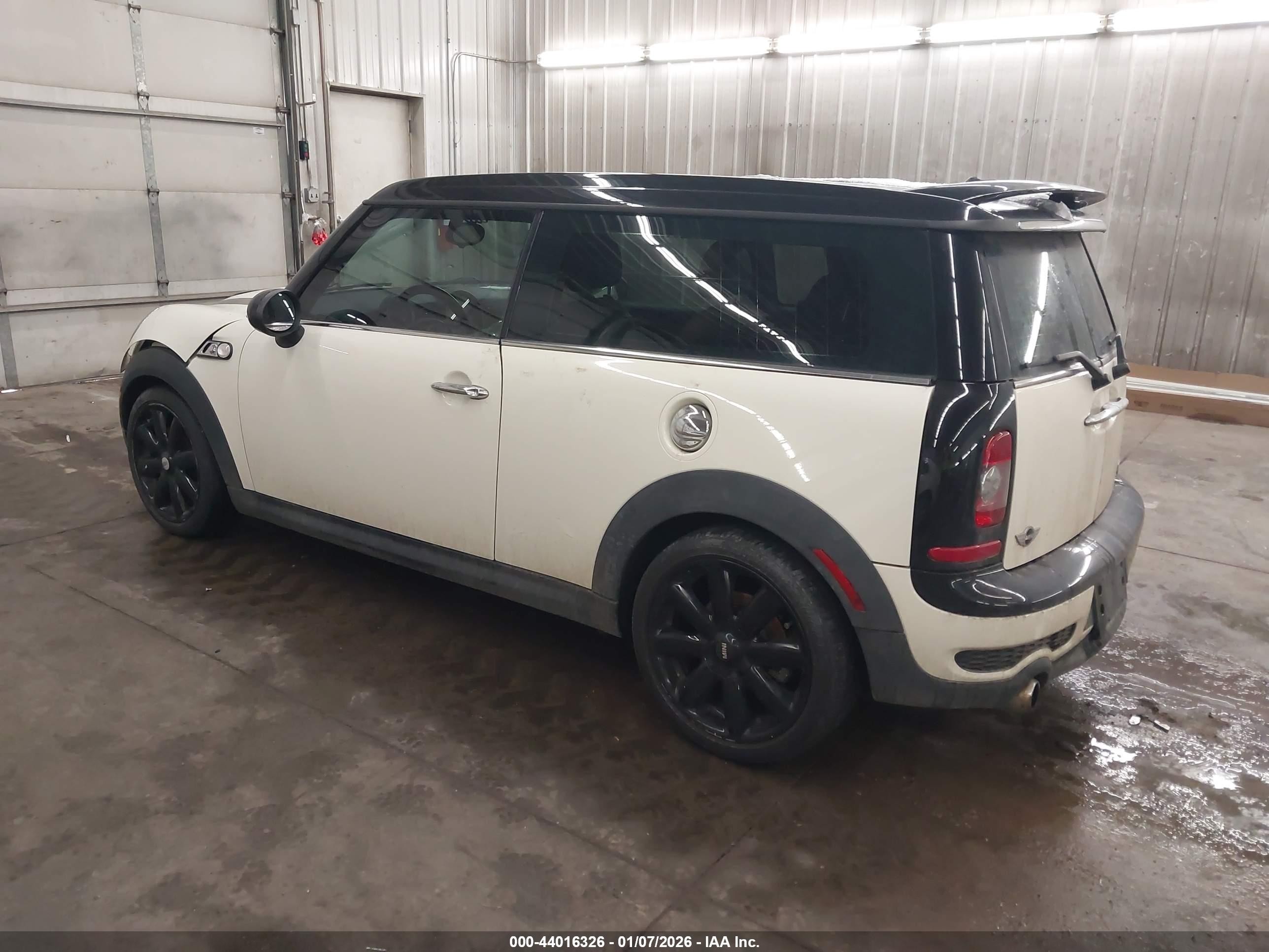 2010 Mini Cooper S Clubman   White vin: WMWMM3C5XATZ32525