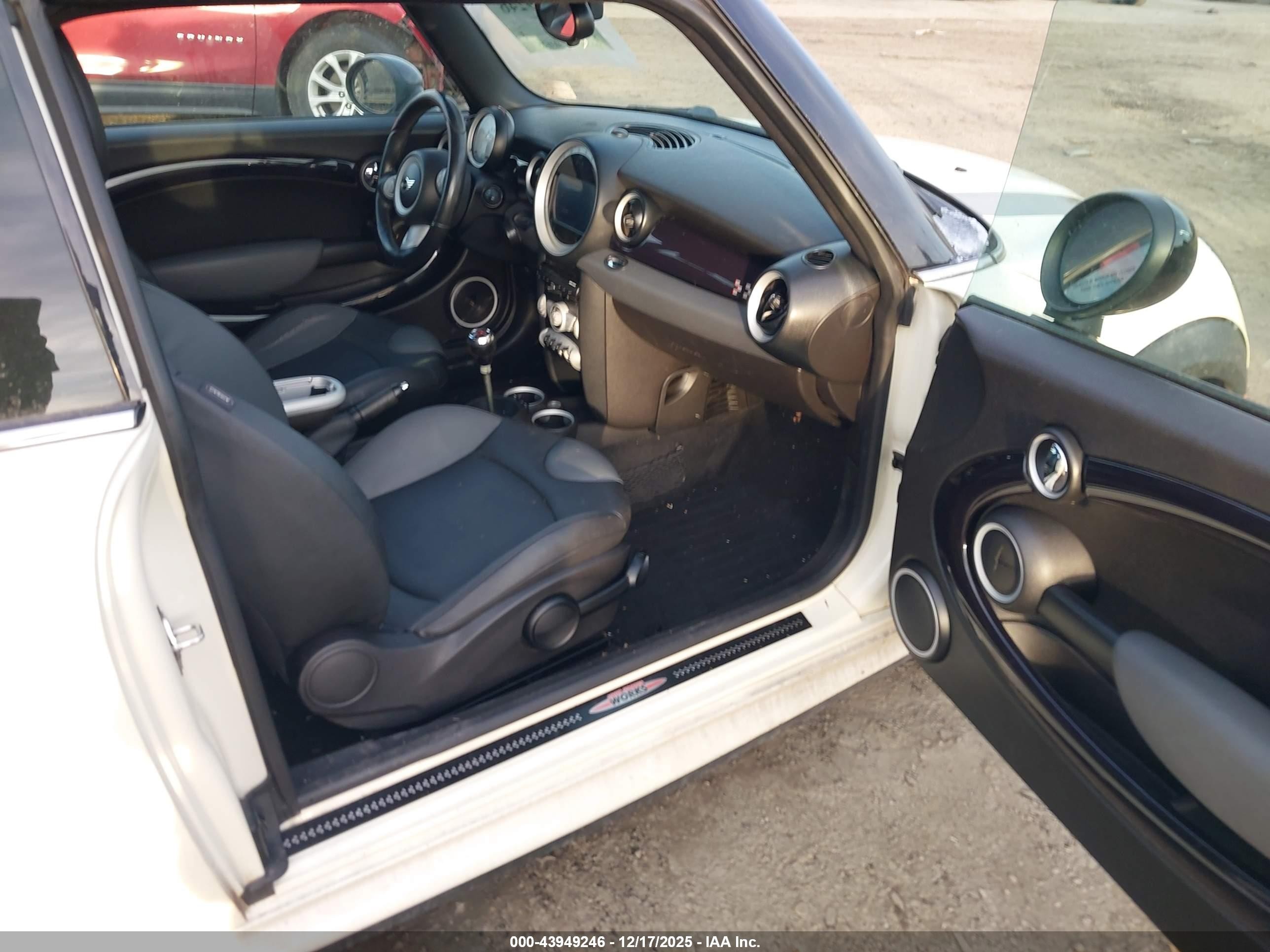 2009 Mini John Cooper Works   White vin: WMWMM93529TL04117