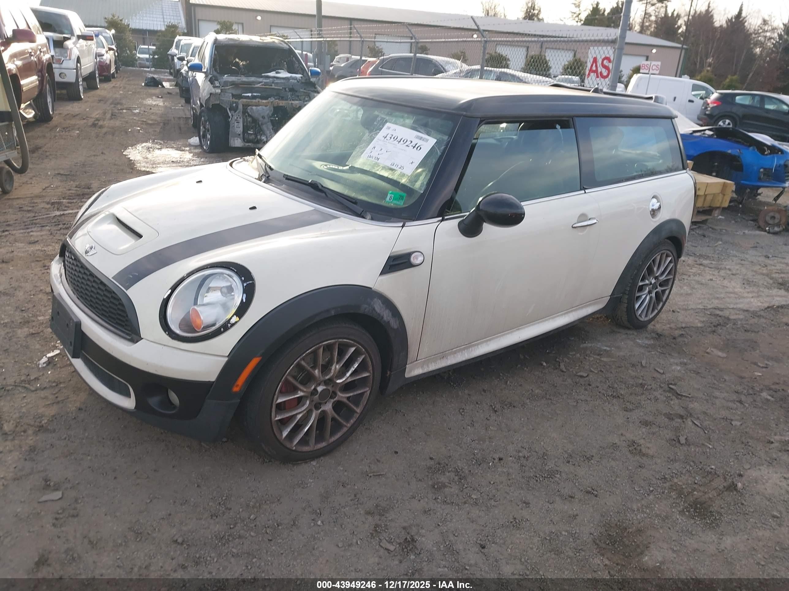 2009 Mini John Cooper Works   White vin: WMWMM93529TL04117