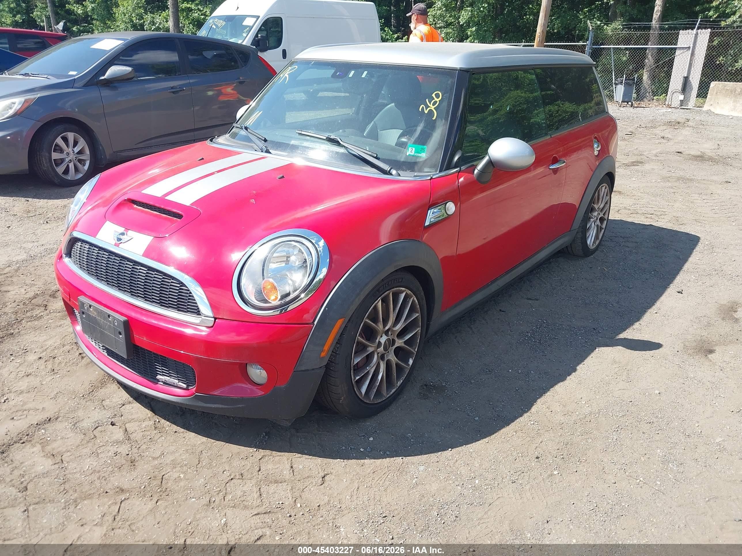 2009 Mini John Cooper Works Clubman   Red vin: WMWMM93599TL04115