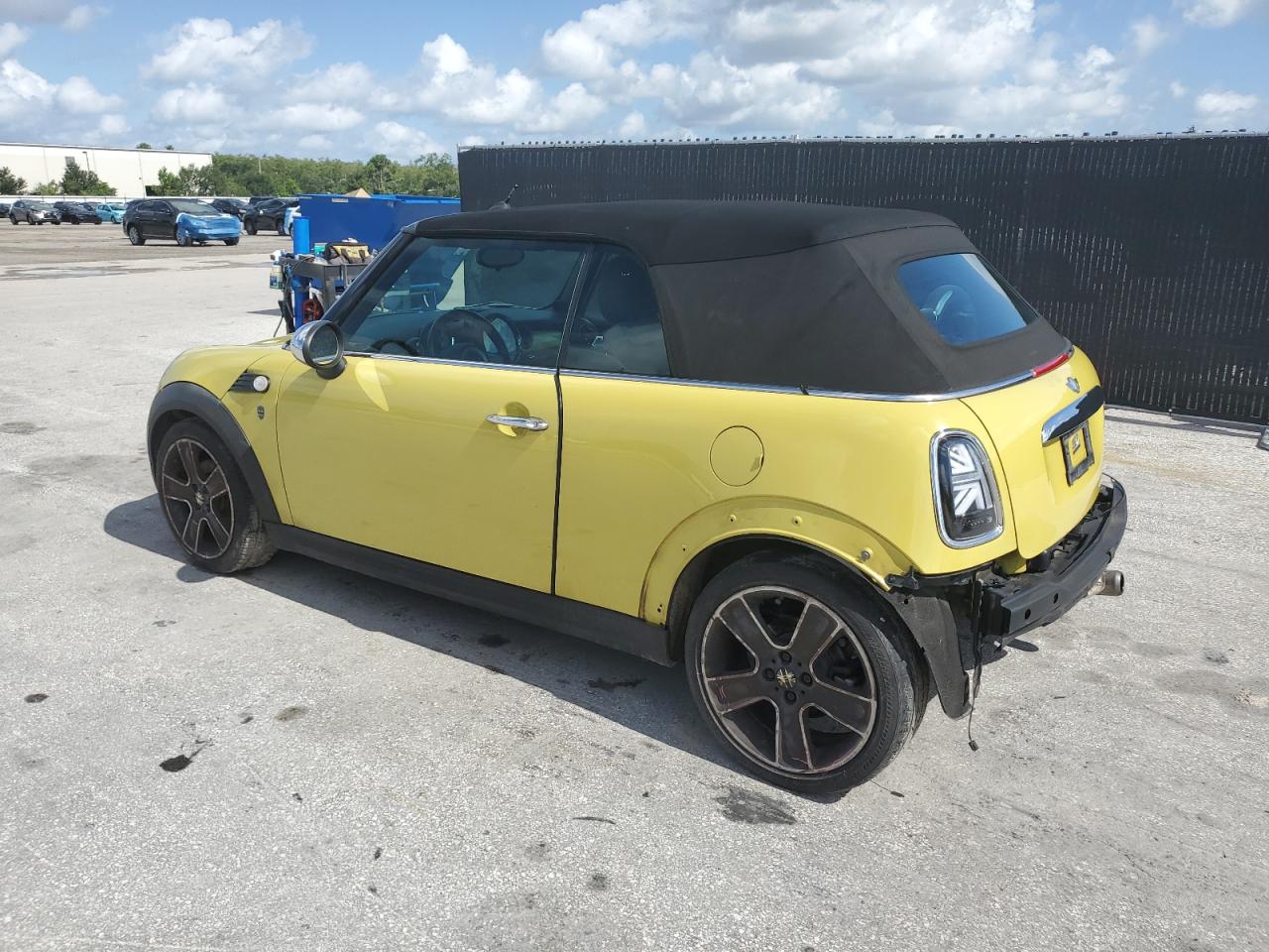 2009 Mini Cooper Yellow vin: WMWMR33539TU95173