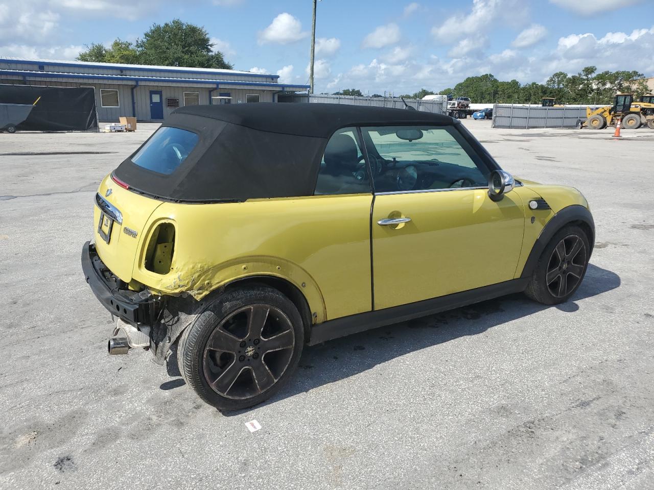 2009 Mini Cooper Yellow vin: WMWMR33539TU95173