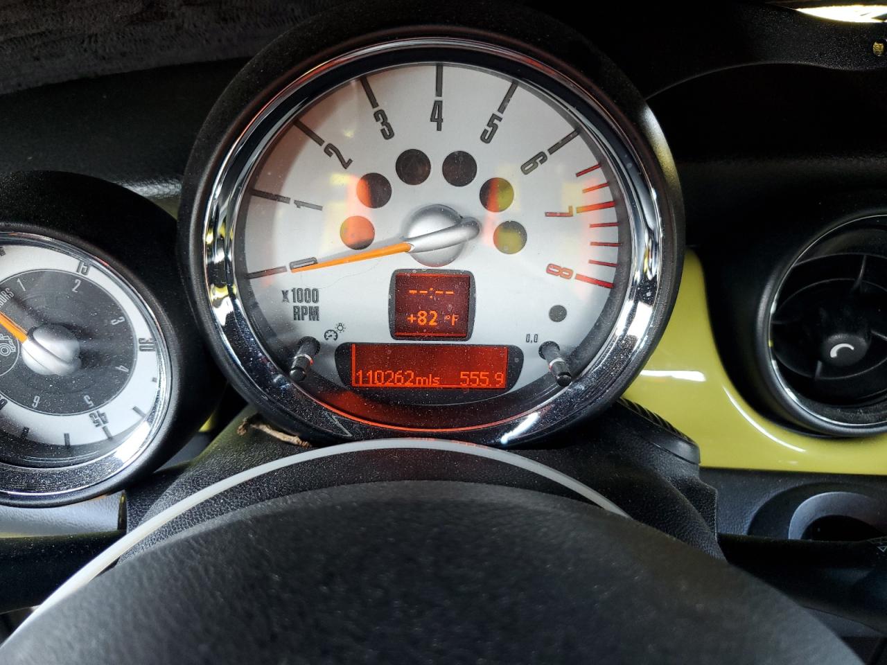 2009 Mini Cooper Yellow vin: WMWMR33539TU95173